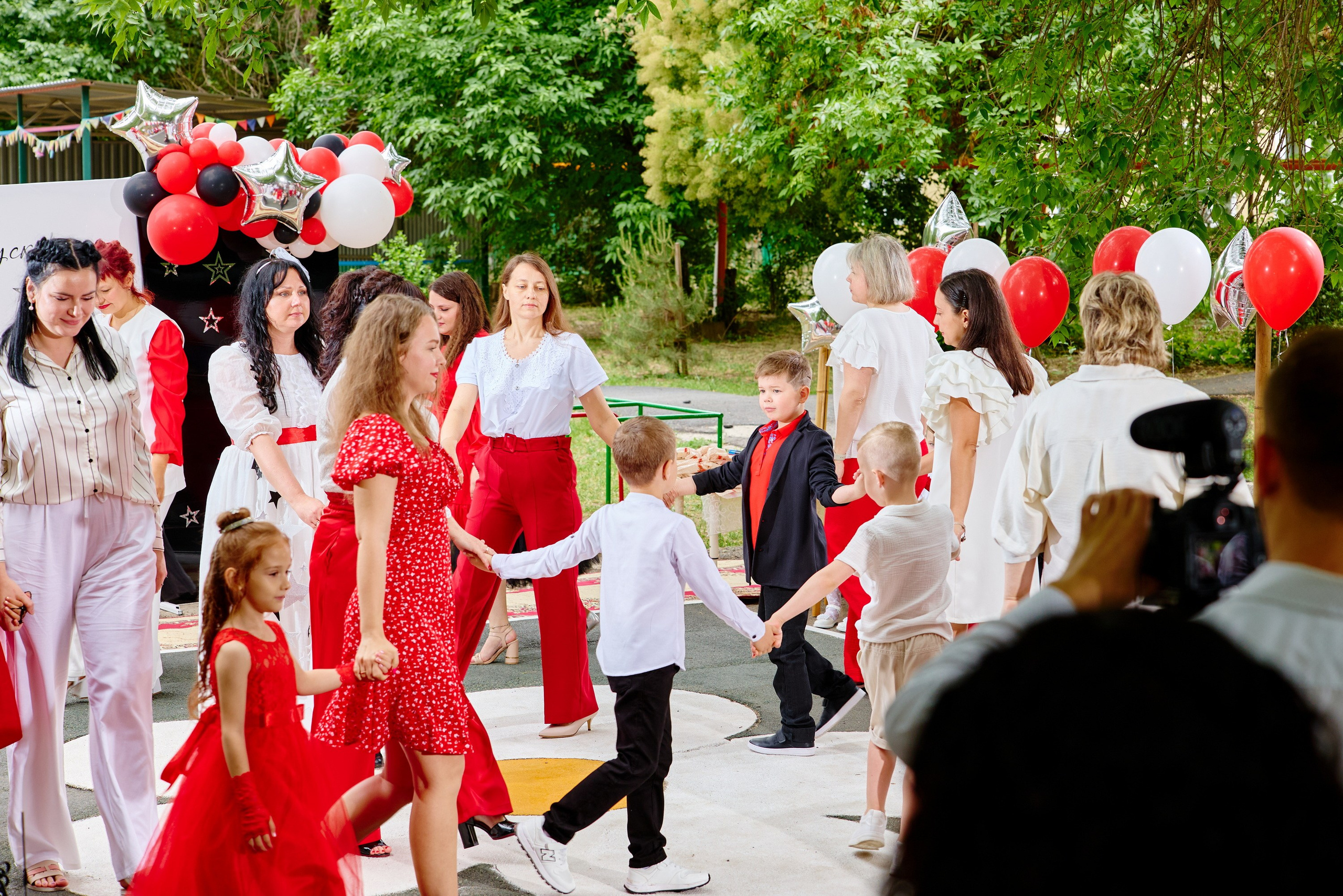 Выпускной 45 сад. Фотограф Выпускные альбомы Таганрог Сергей Коробченко