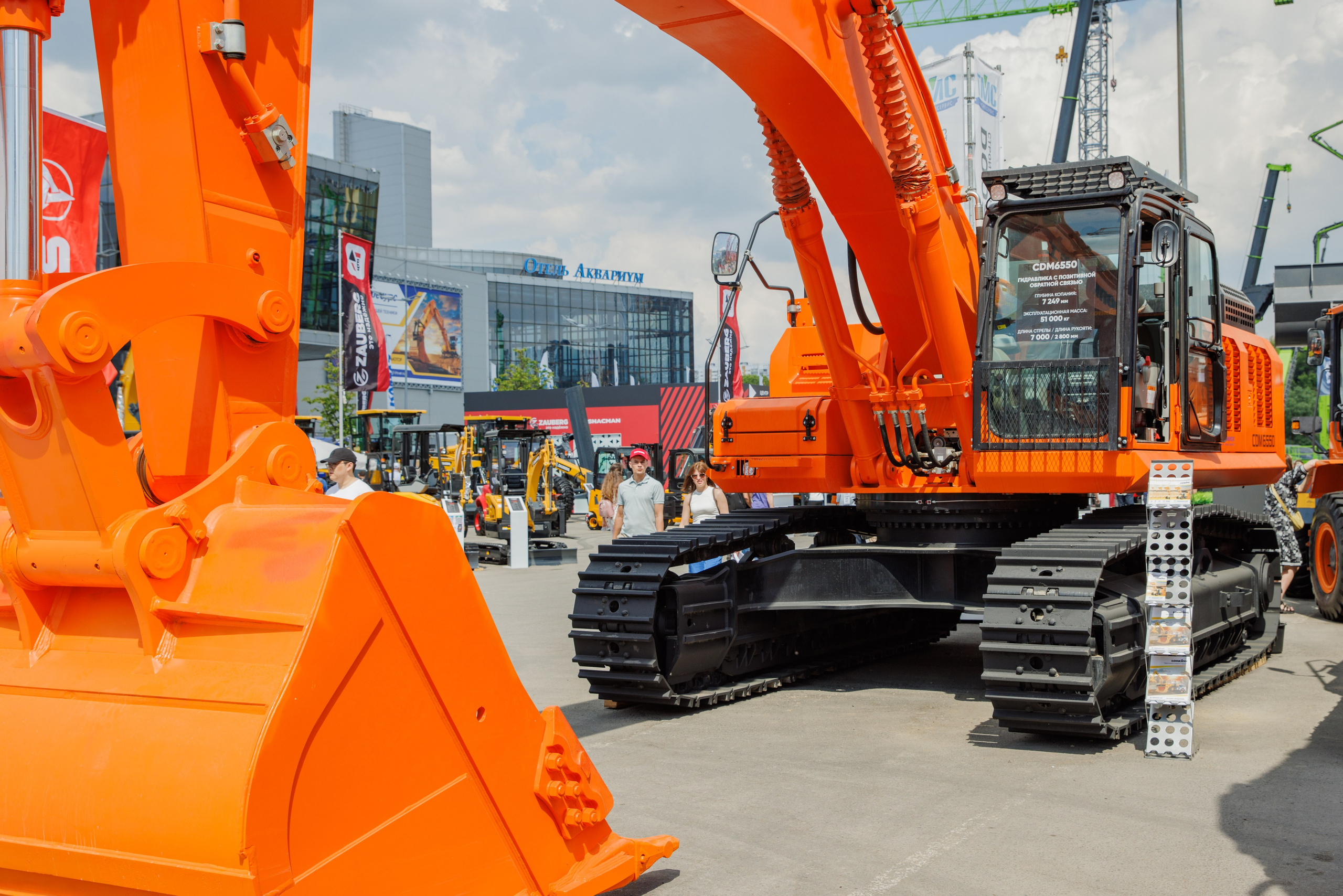 Выставка Спец. Техники. Фотограф Москва Шептаев Артём