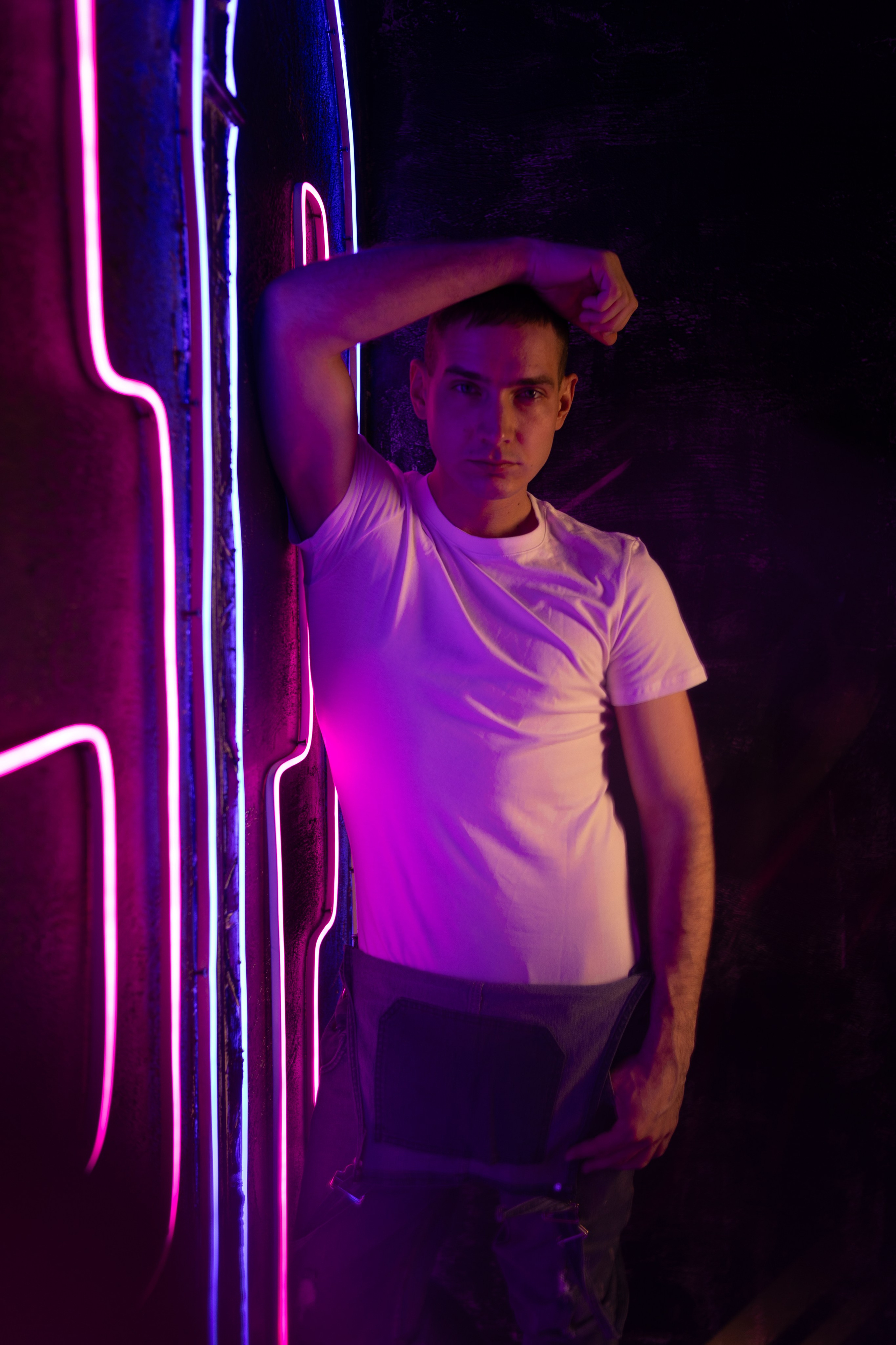 Евгений. Неон. Фотограф Регина Крикунова г. Красноярск