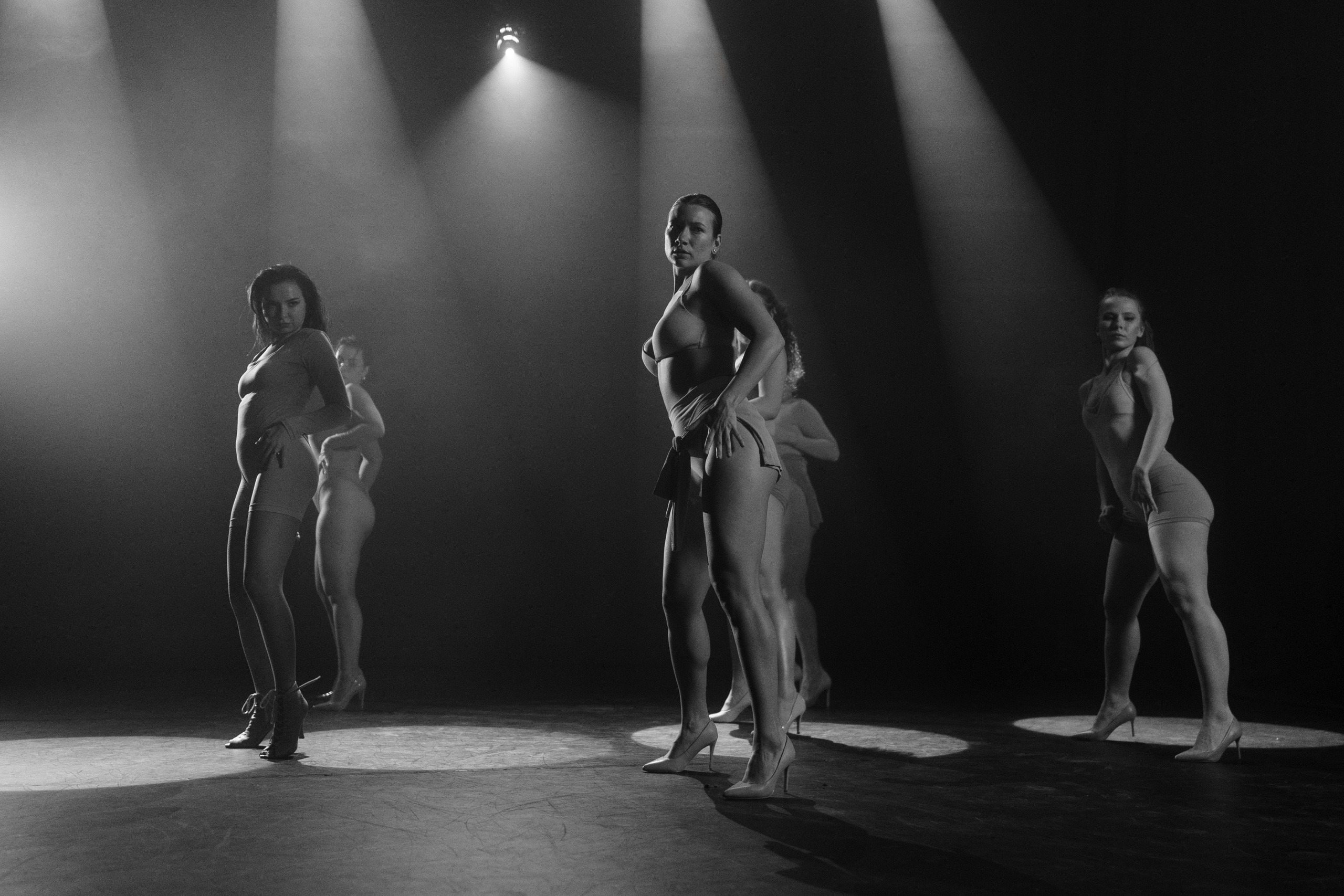 Reportage photography of dancers in the movie pavilion