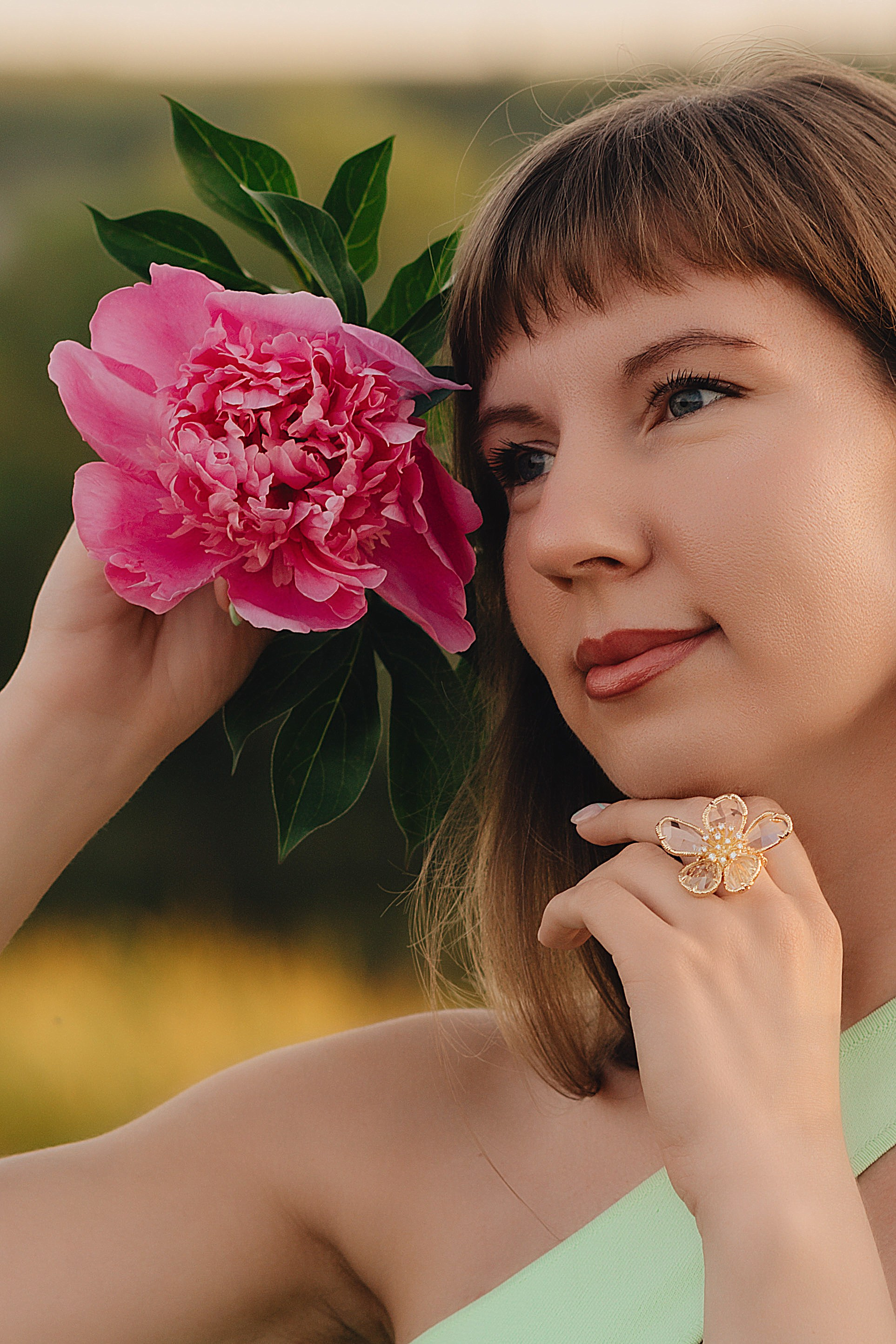 Анастасия | Съемка на закате с букетом пионов. Фотограф Карина Шмулёва. Воронеж и область