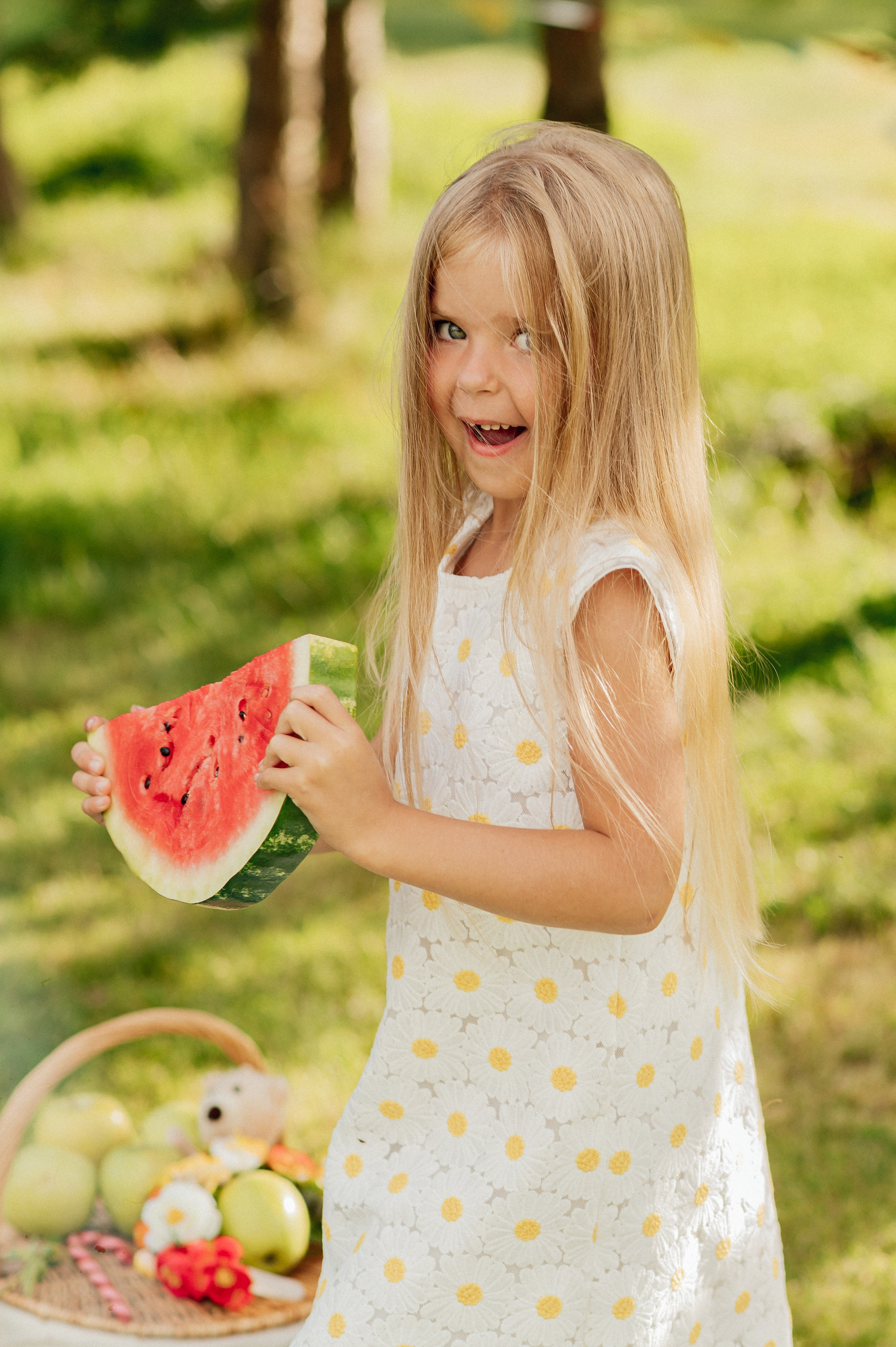 ЛЕТО. ПАРК. АРБУЗ. Профессиональный репортажный, коммерческий фотограф в Санкт-Петербурге