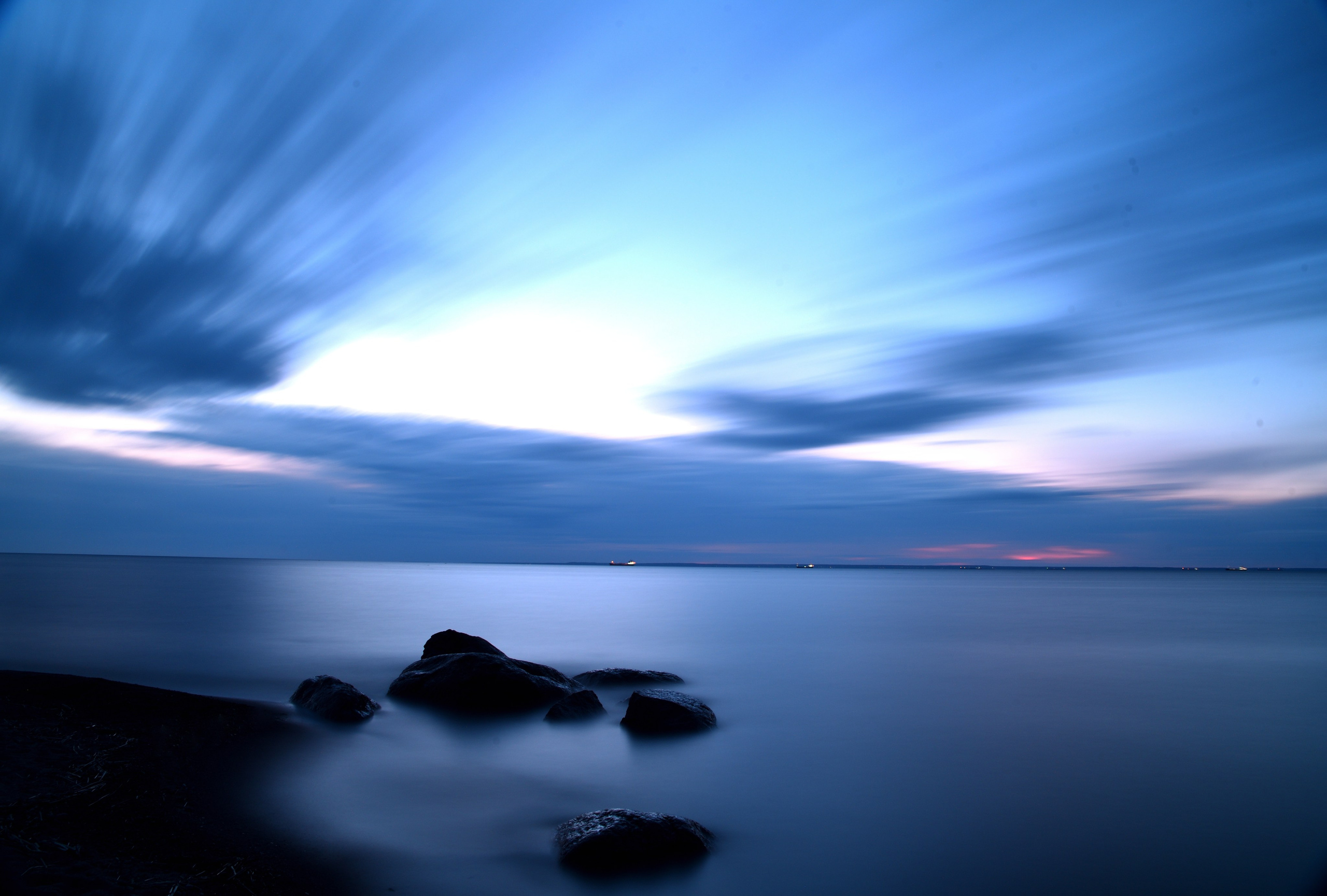 Ночной морской пейзаж