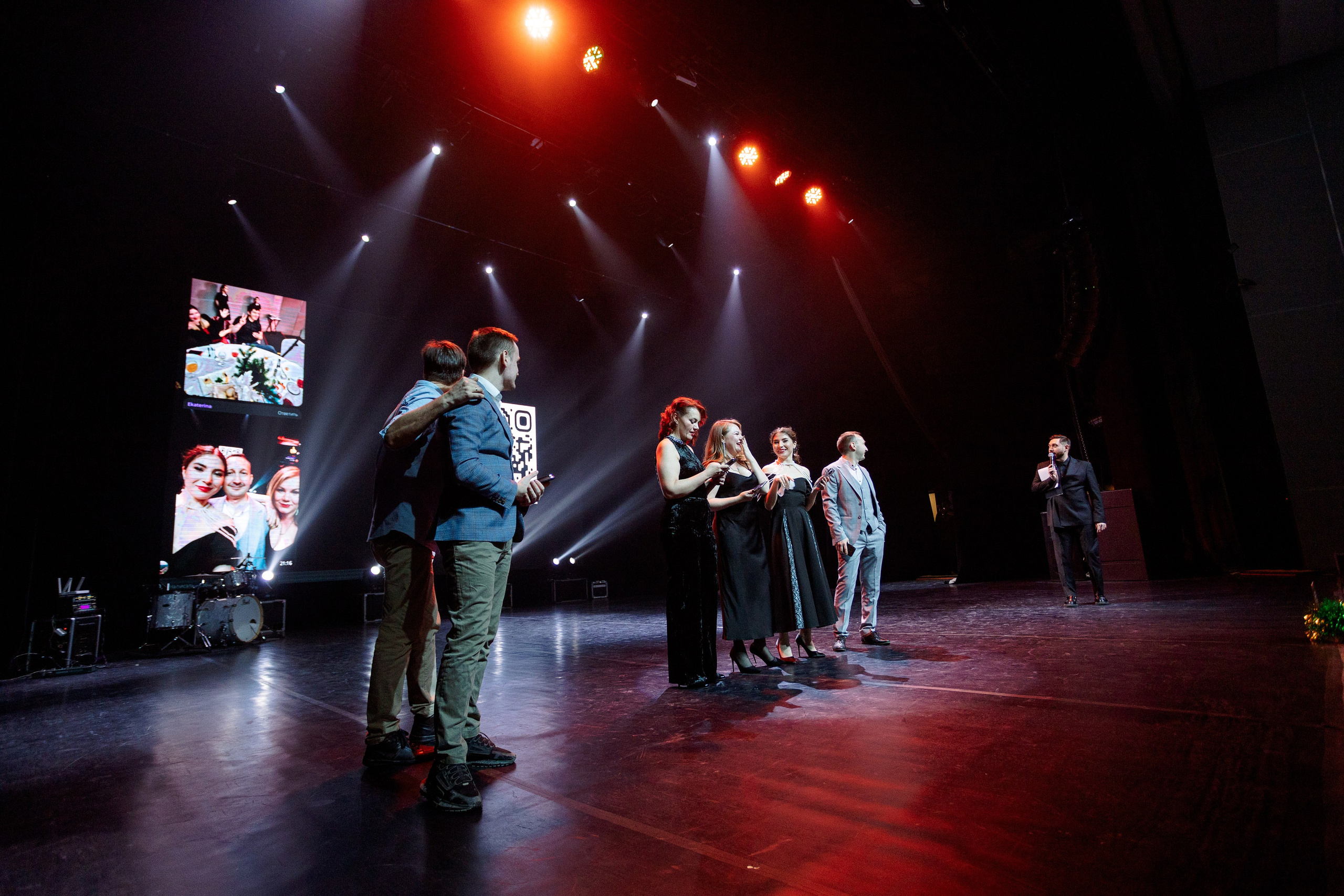 РЕПОРТАЖ: НОВЫЙ ГОД В ДК МЕТАЛЛУРГ. Профессиональный фотограф в Ижевске Леша Петров