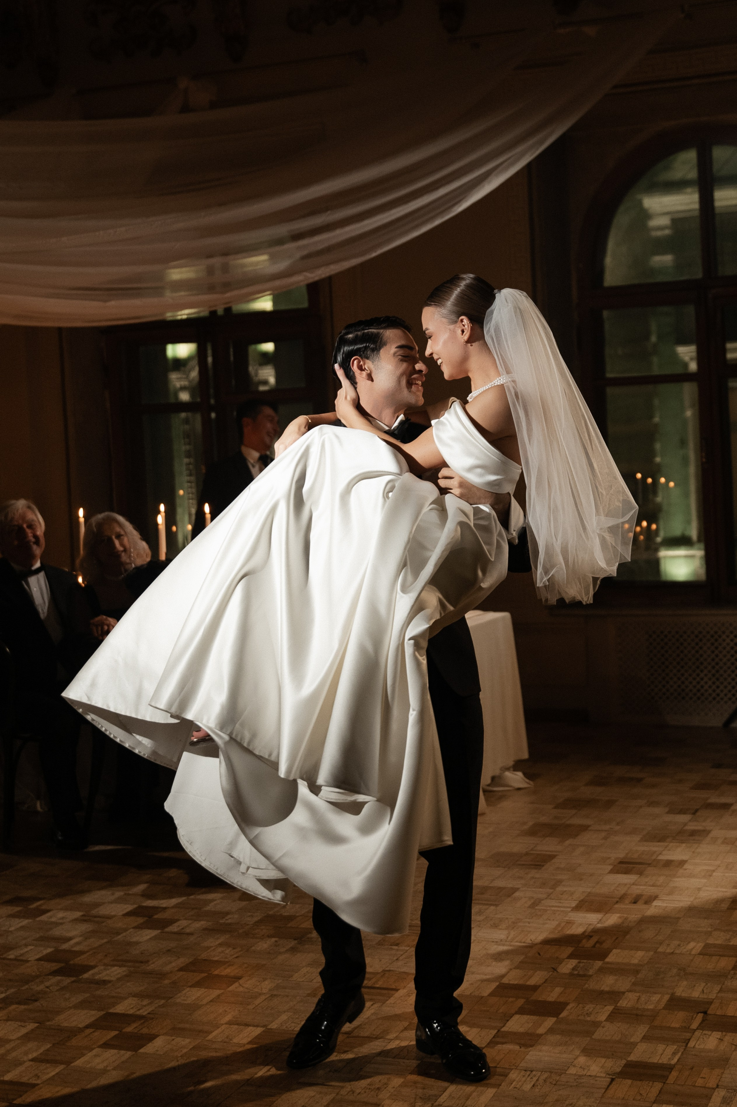 Камерный свадебный ужин при свечах в старинном особняке в фотостудии 21. Kult. Ярослава Ерина — свадебный фотограф в Москве