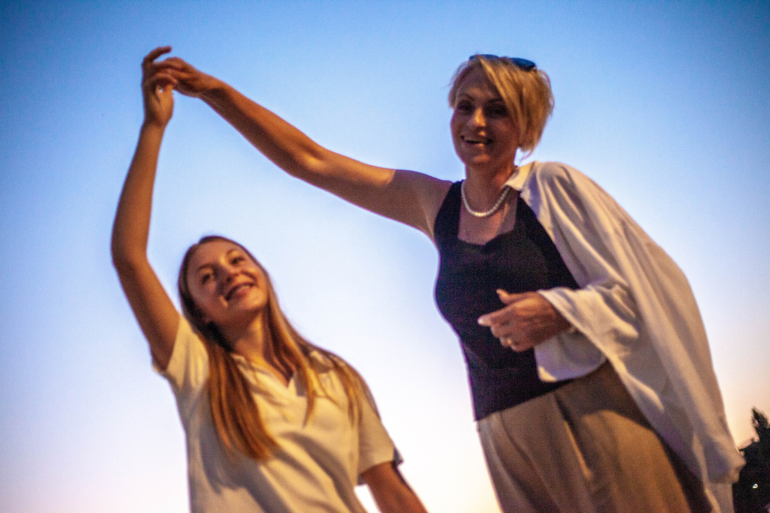 Абрау. Уличный фотограф Города N