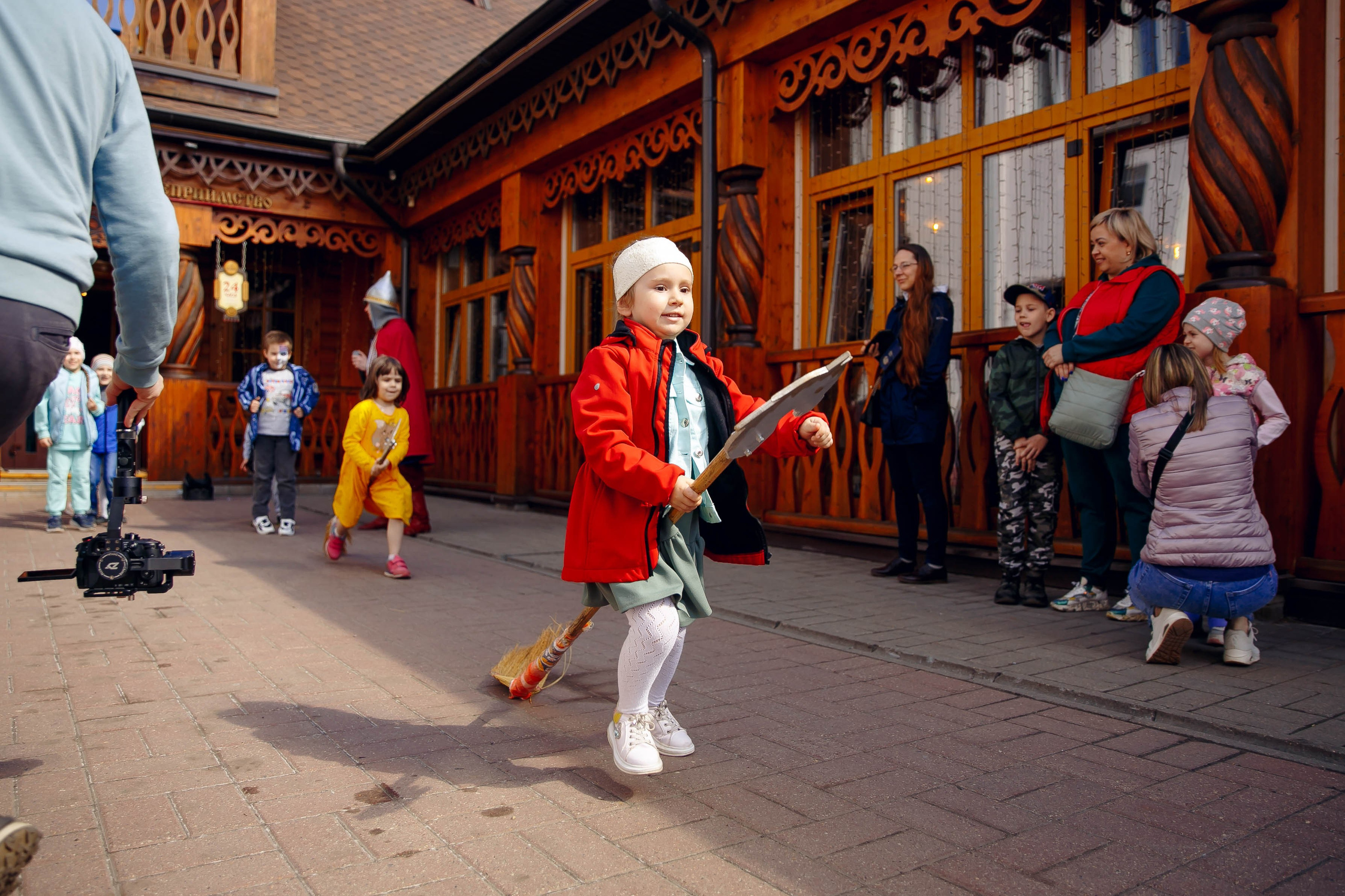 Алеша попович двор. Ваш репортажный фотограф Артемий Антонов