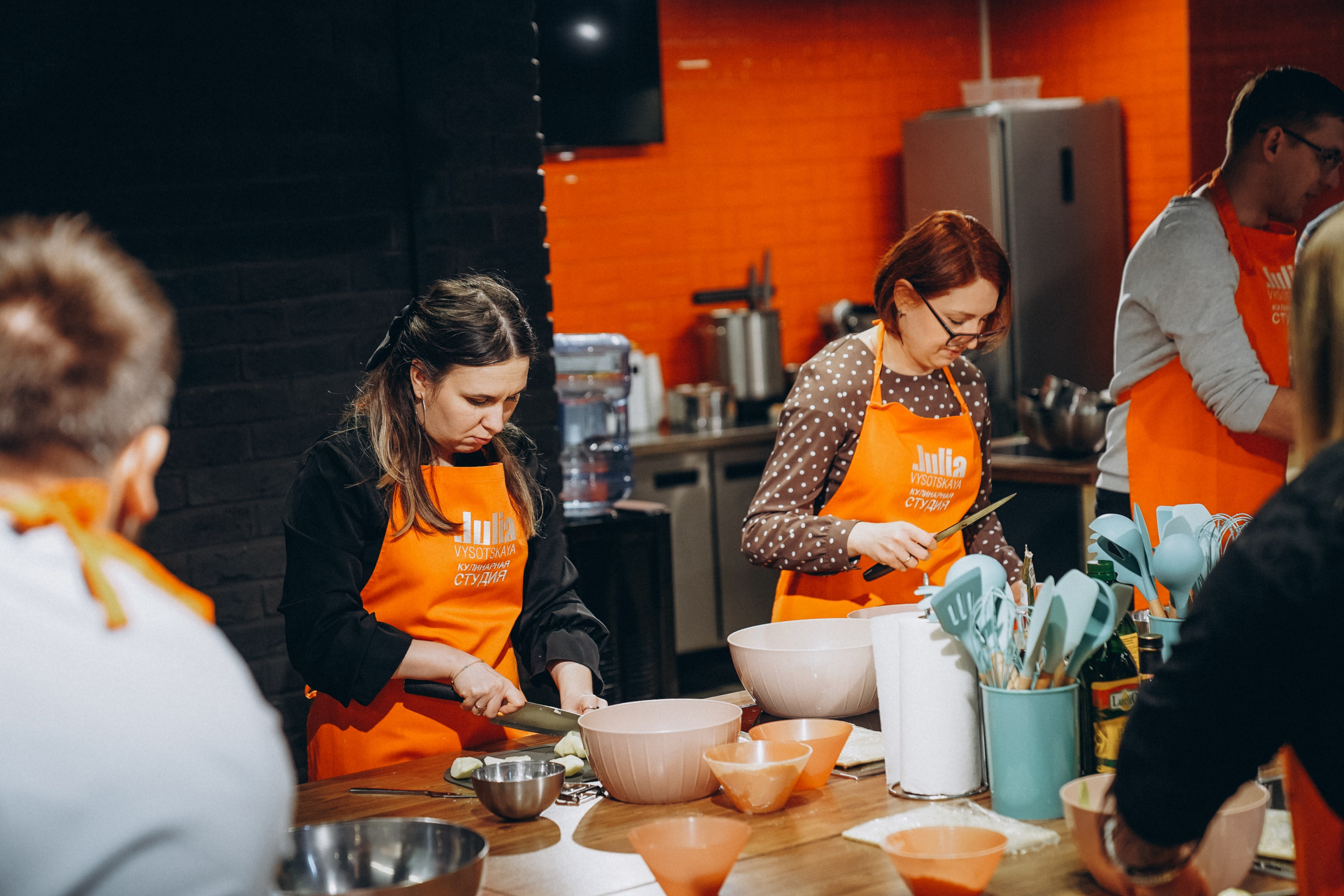 Репортаж с кулинарной студии Юлии Высоцкой. Портретный фотограф в Москве Илья Корненков