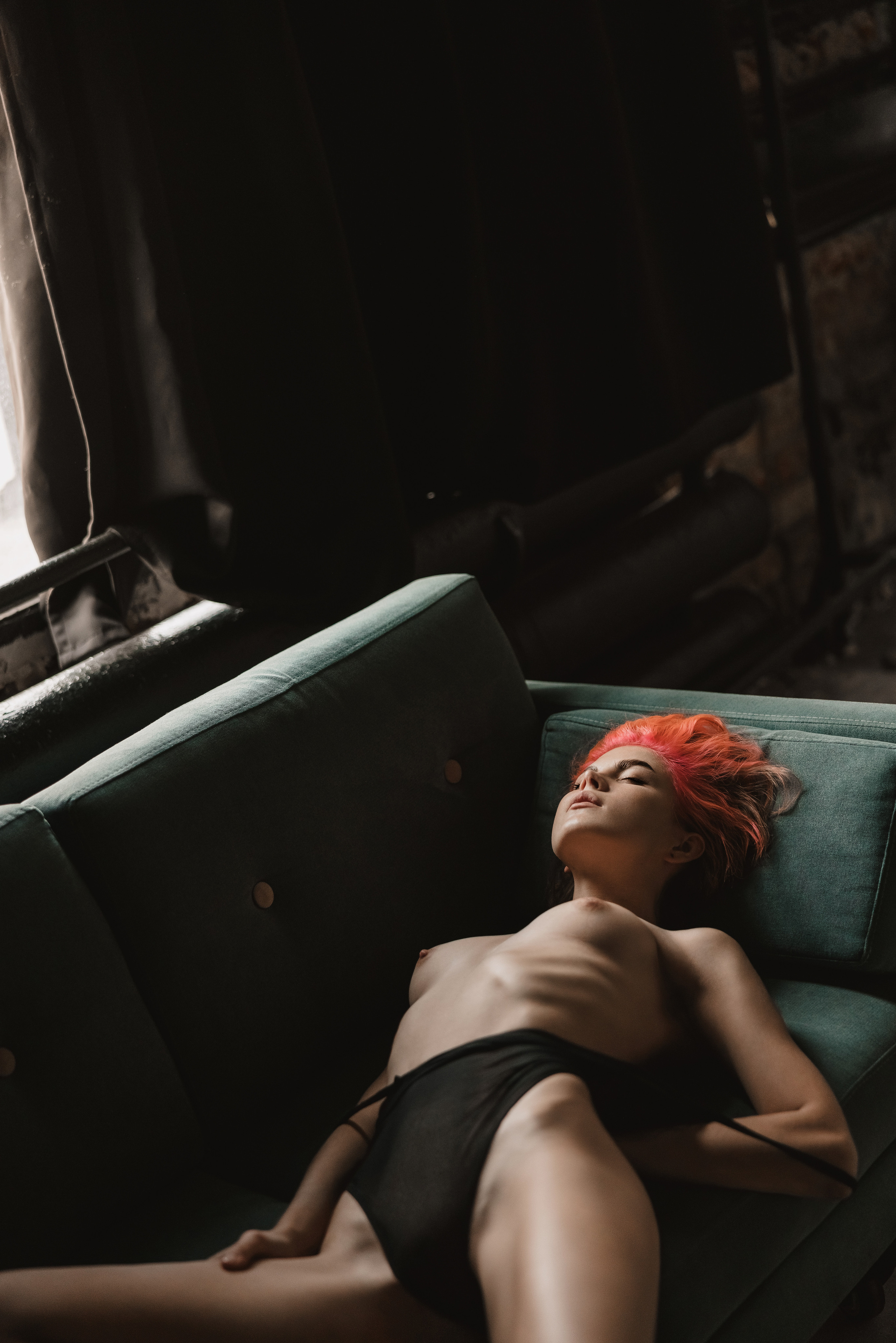 Фотосессия в студии с яркой Дашей. Женский и контент фотограф в Москве. Алла Поломарь