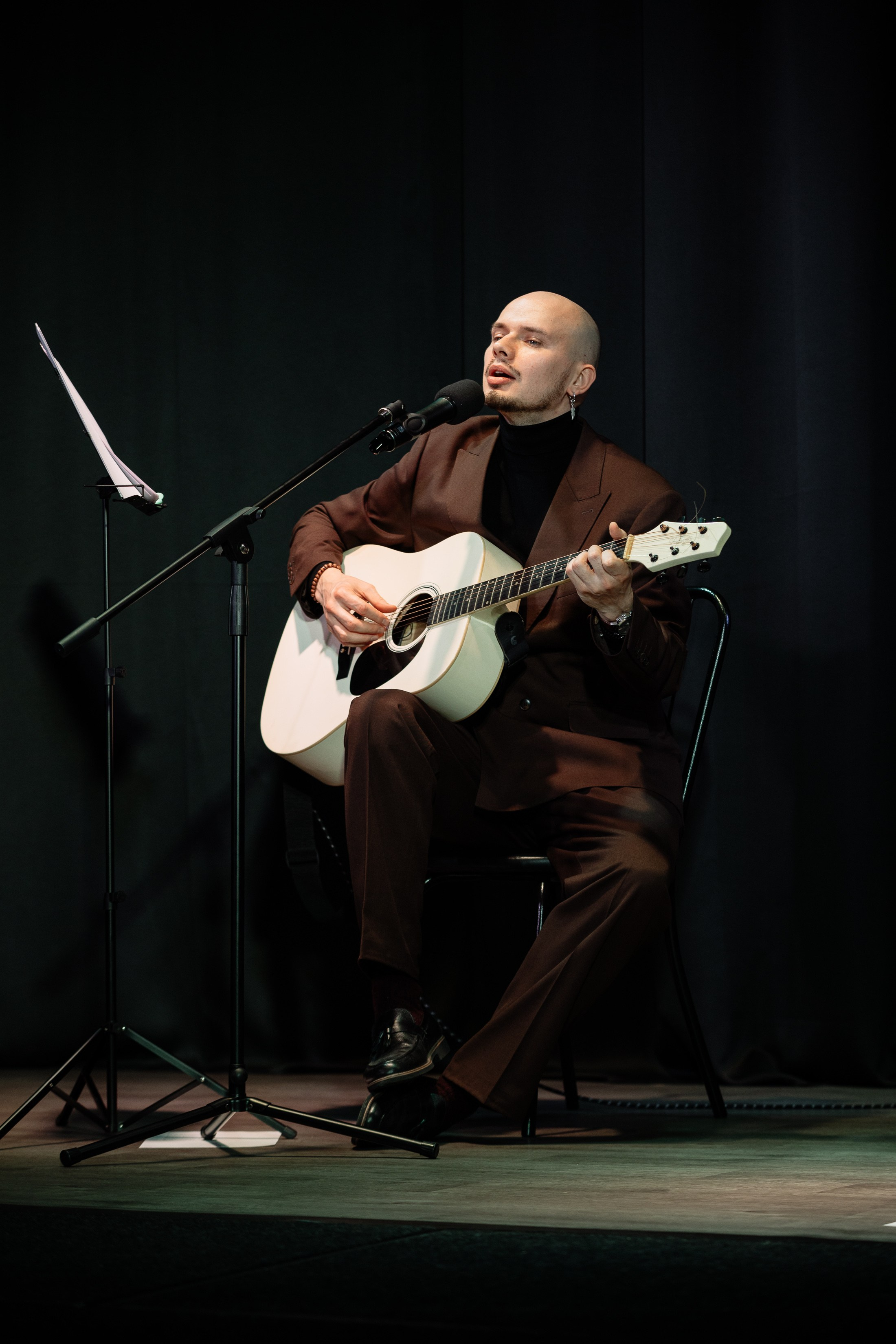 Поэтический вечер с Игорем Бушмелевым и Никой Станиславчик. Фотограф Юлия Мальцева