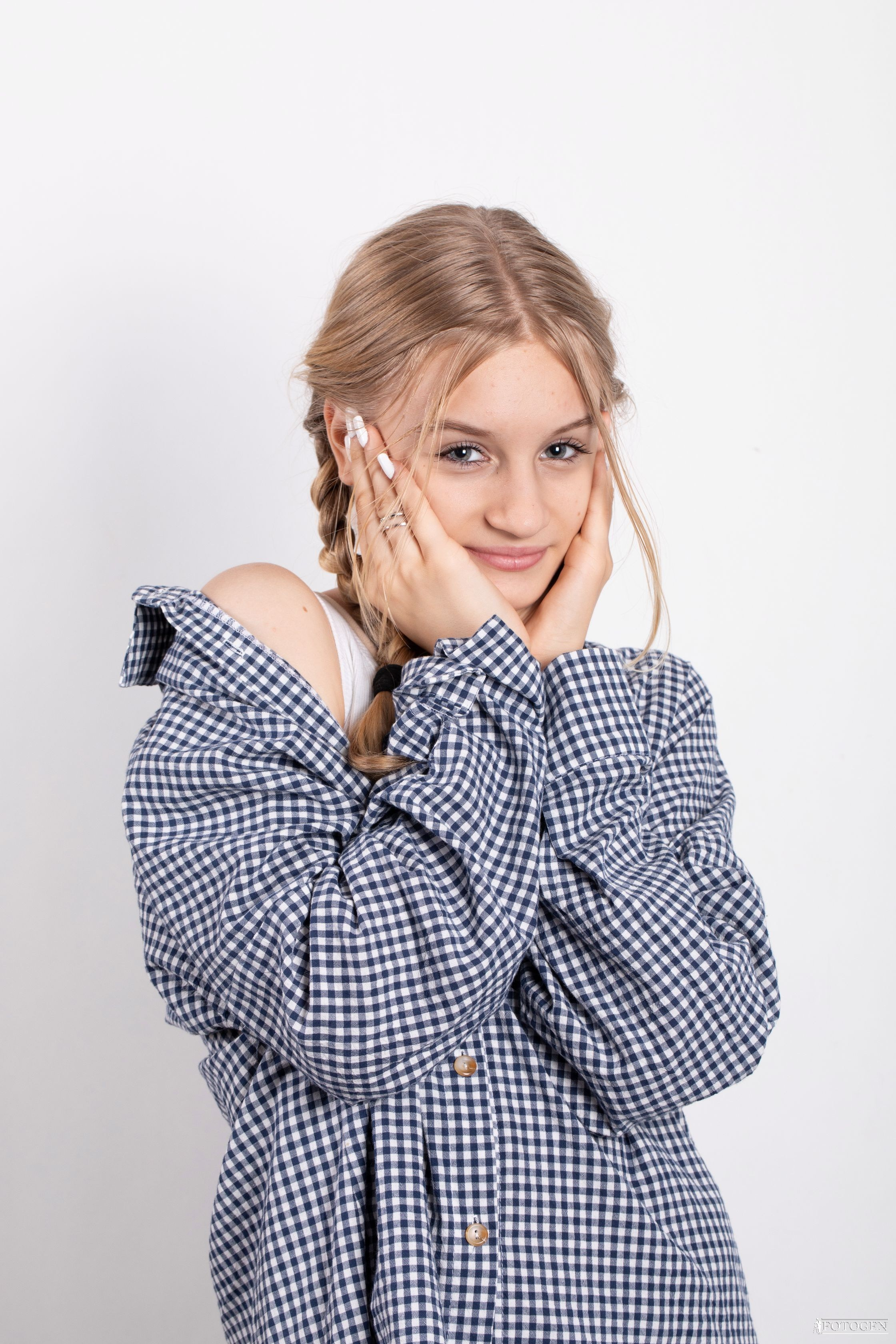 Фотосессия Девочек до 14 лет в Интерьере — Fotogen. Интерьерная фотостудия FOTOGEN г. Краснодар