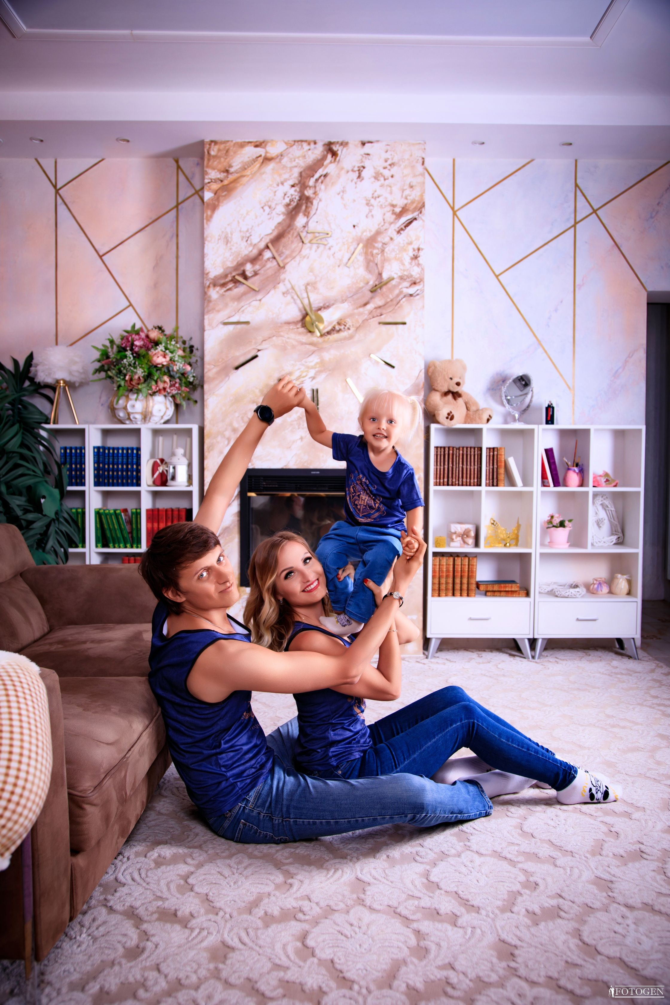 Семейная фотосессия: мама, папа и малыш | Портфолио Fotogen. Интерьерная фотостудия FOTOGEN г. Краснодар