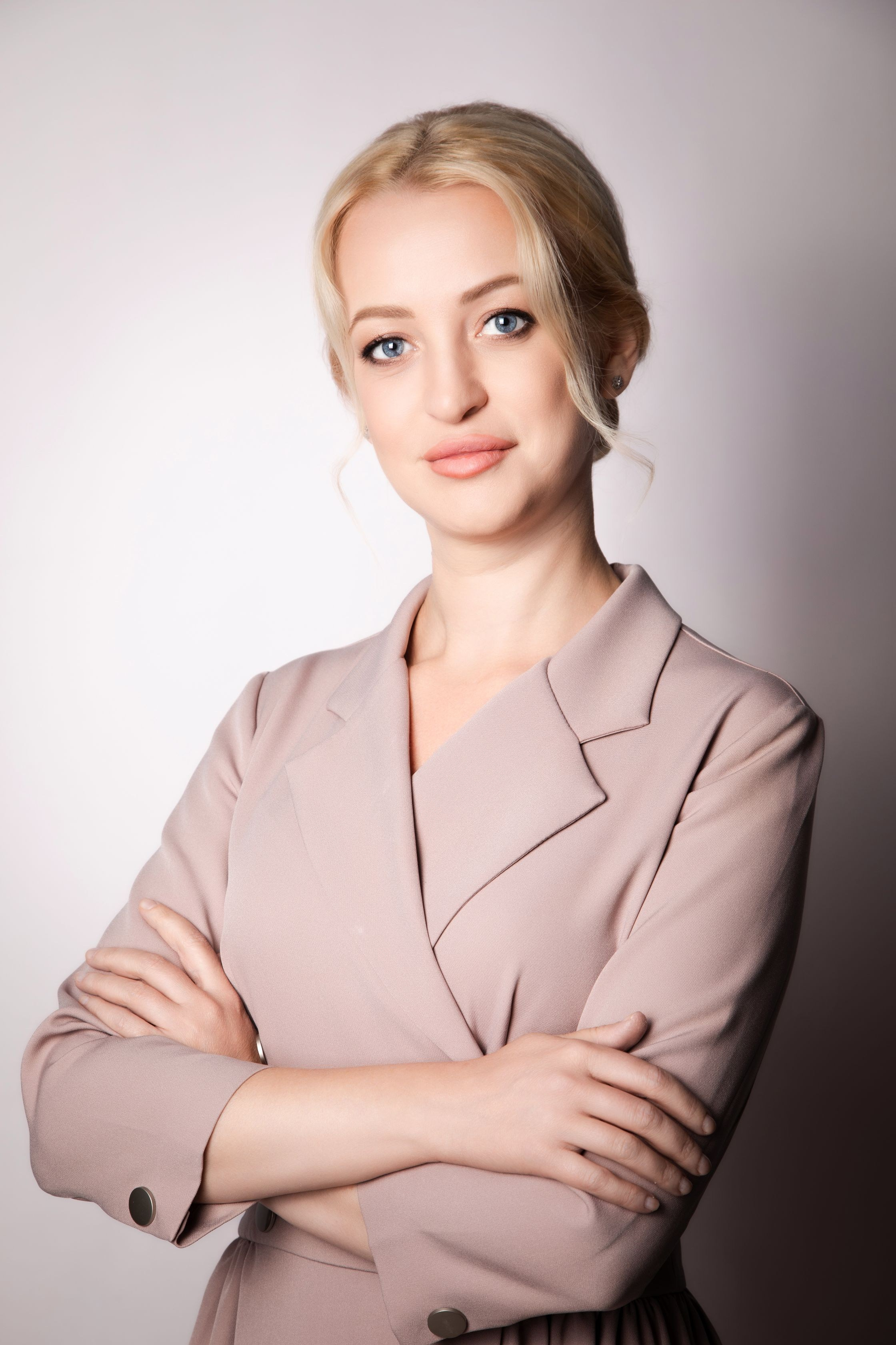 Гармония зрелости: Фотосессии для уверенных в Fotogen. Интерьерная фотостудия FOTOGEN г. Краснодар