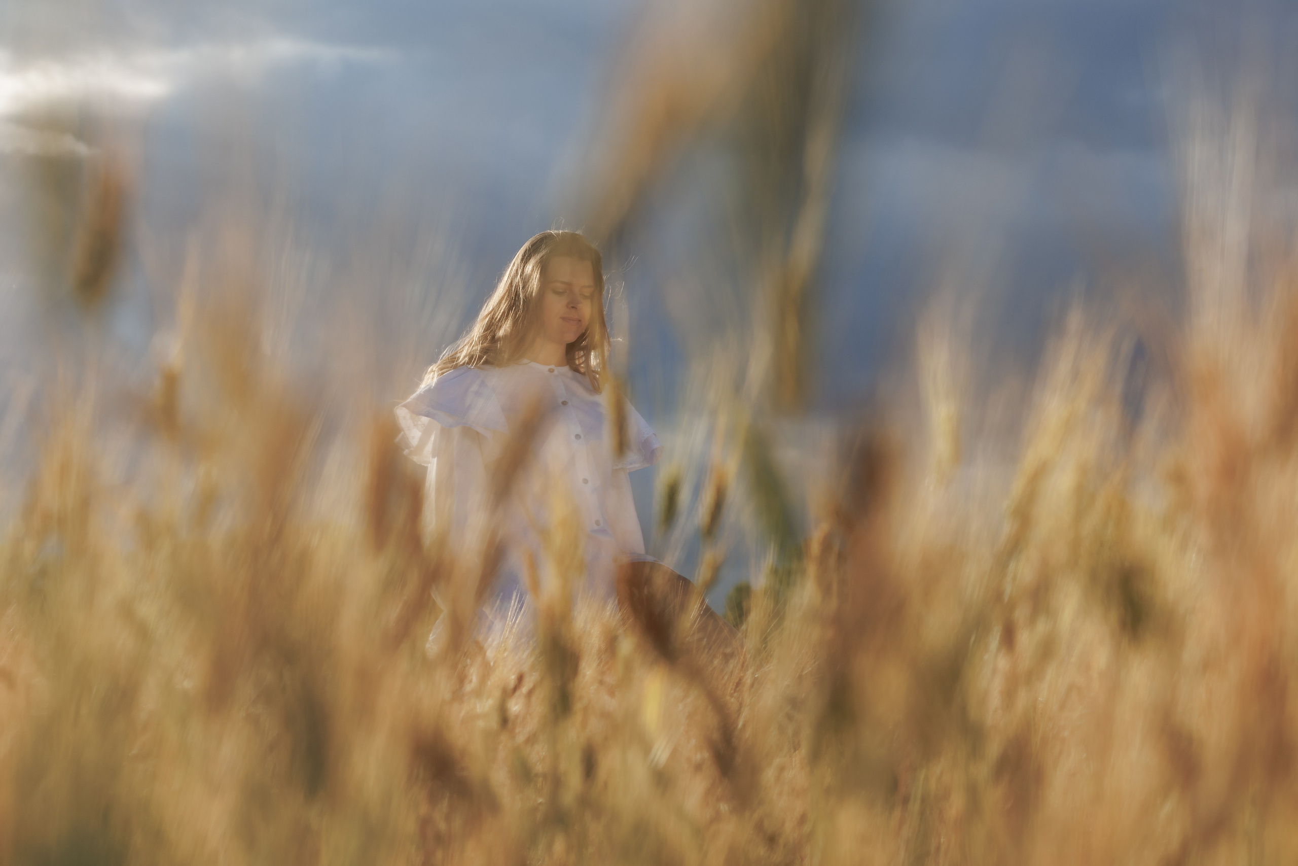 Татьяна в поле. Ирина Мезенцева | Женский и предметный фотограф | г. Омск