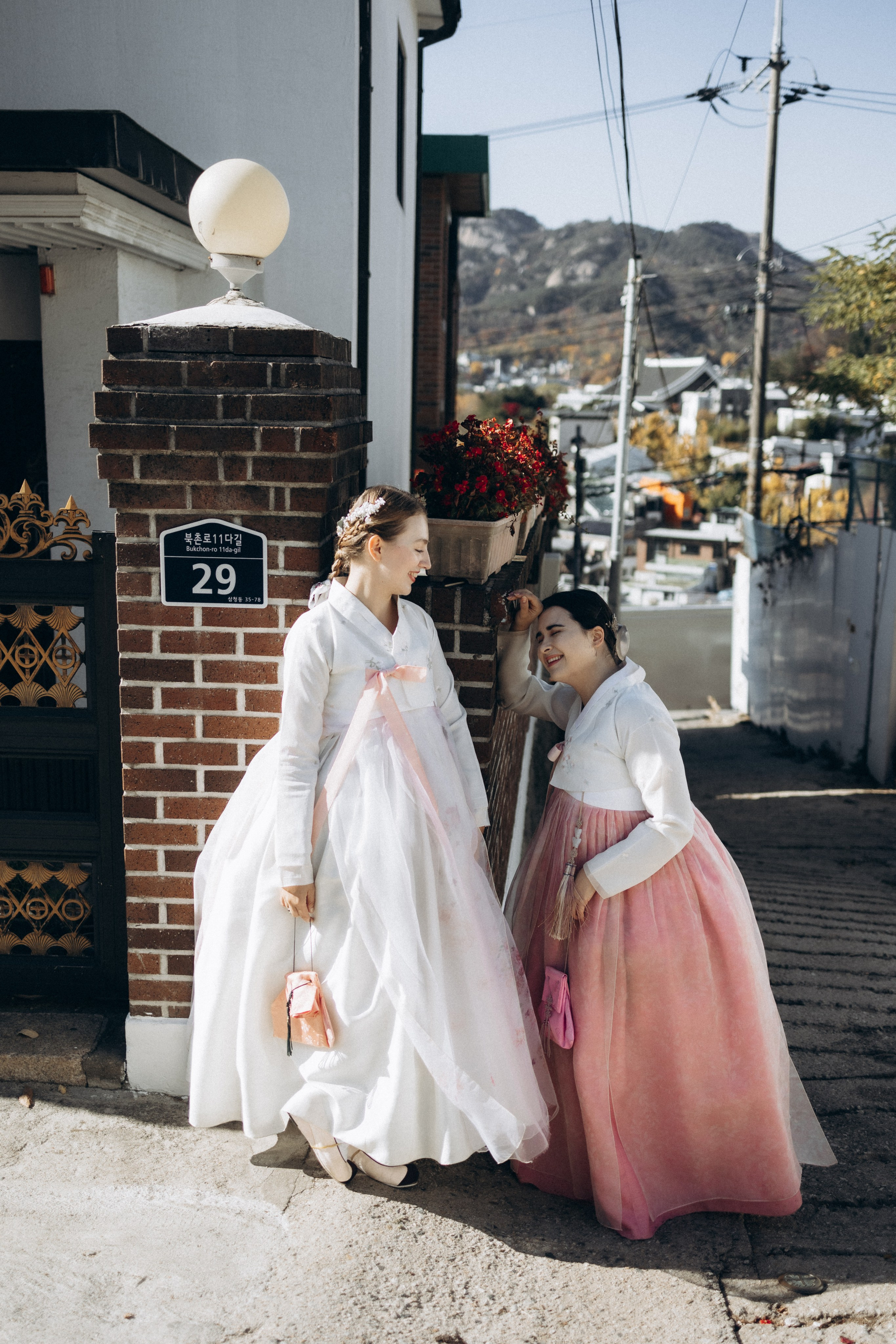 Фотосессия Маши и Саши в ханбоках. Фотограф Артем Бросов в Санкт-Петербурге и Дубае