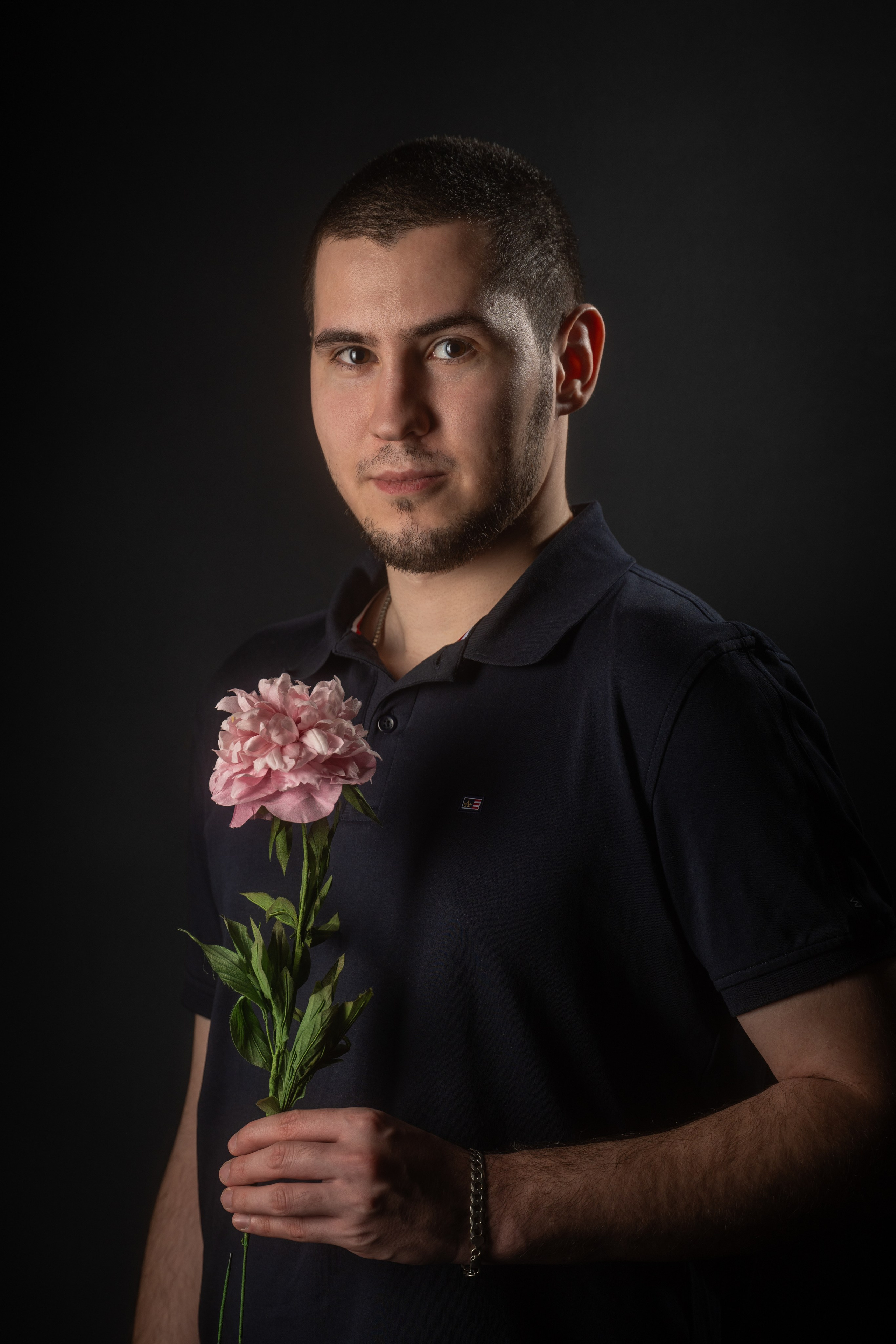 Dimitri Bakhtadze, posed. Dimitri Bakhtadze photographer