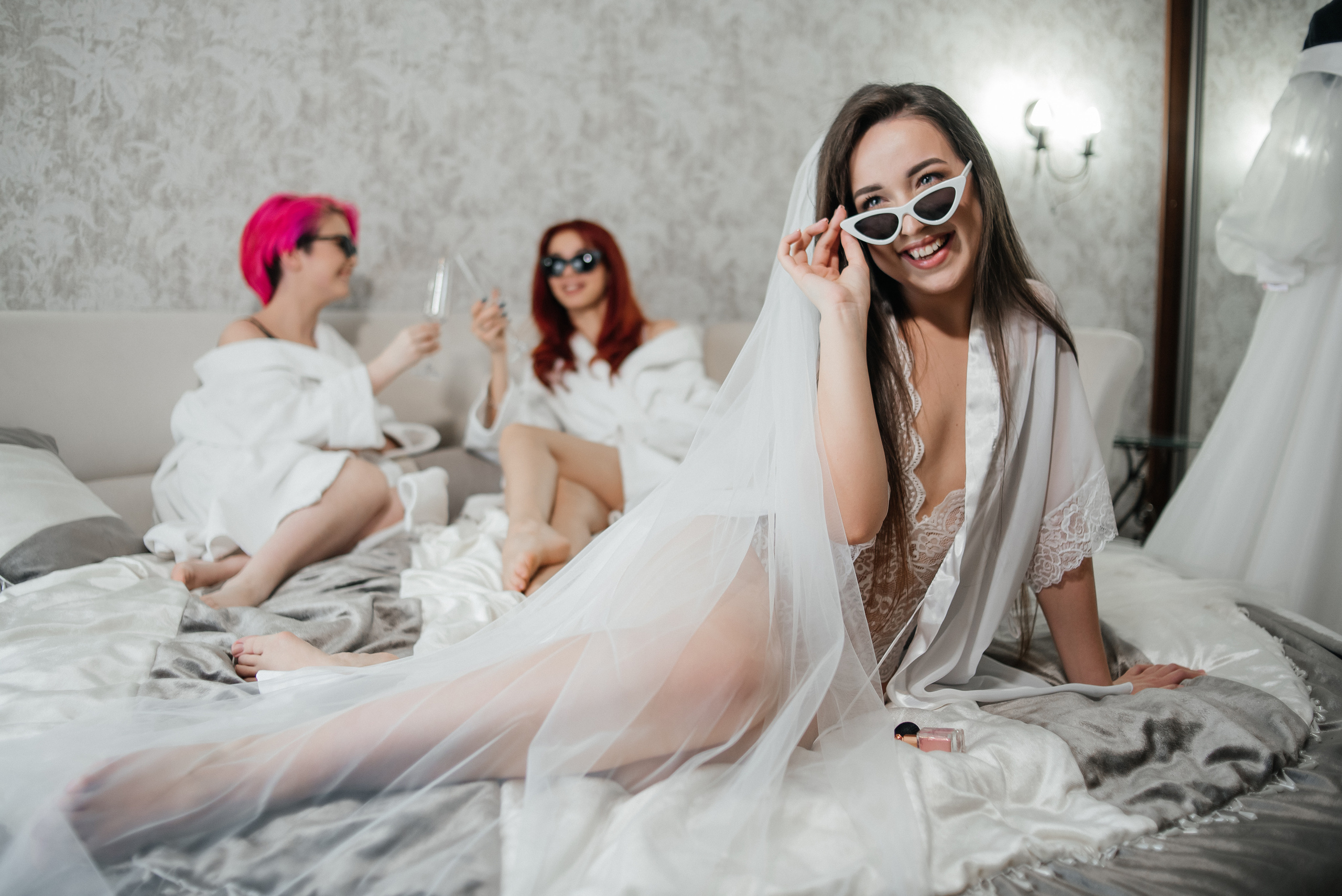 Сборы невесты в Отеле. Свадебные фотограф и видеограф в Саратове