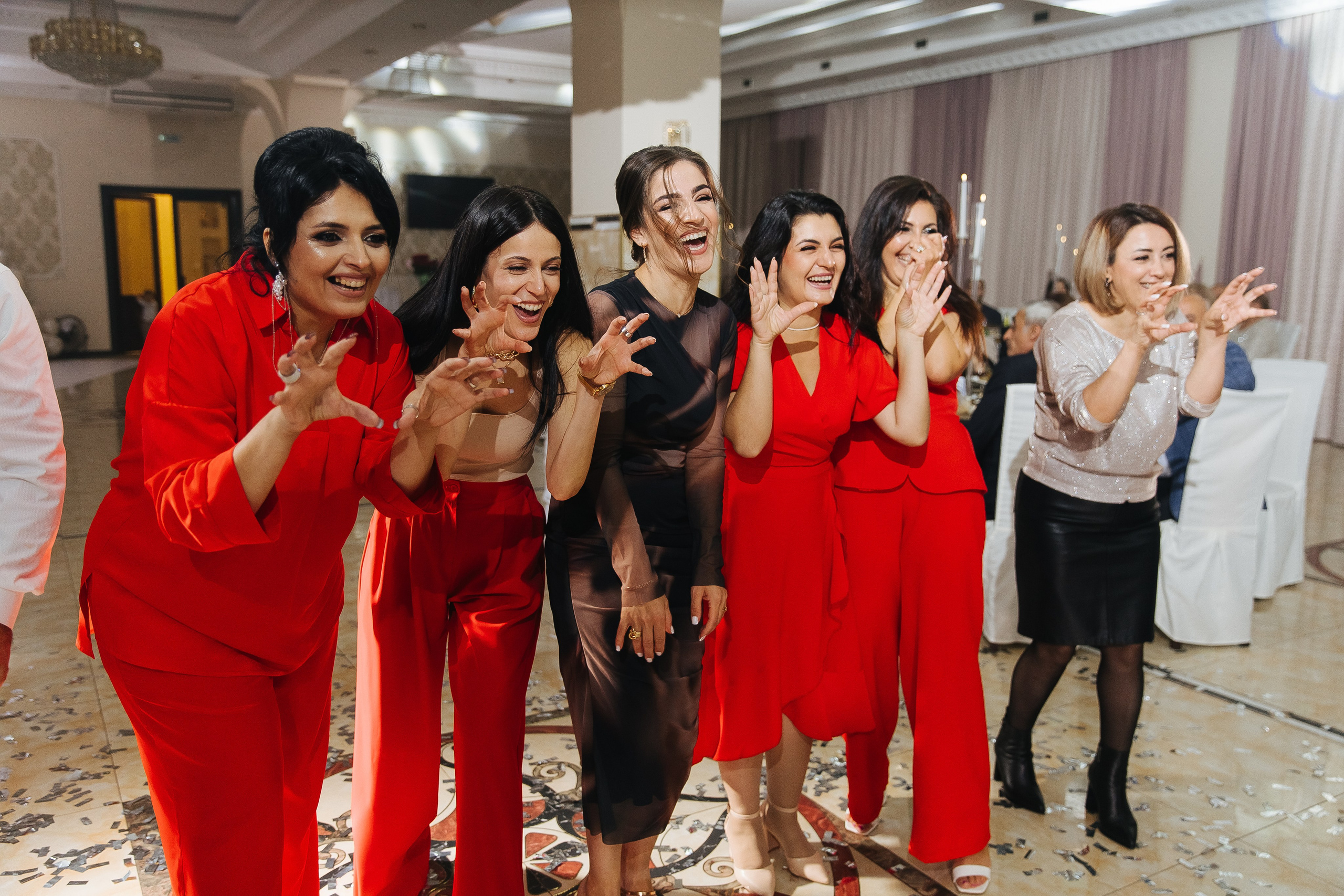 Ани и Назели. 35&5 День рождения, «Янтарь». Фотограф в Красноярске Надежда Воскресенская