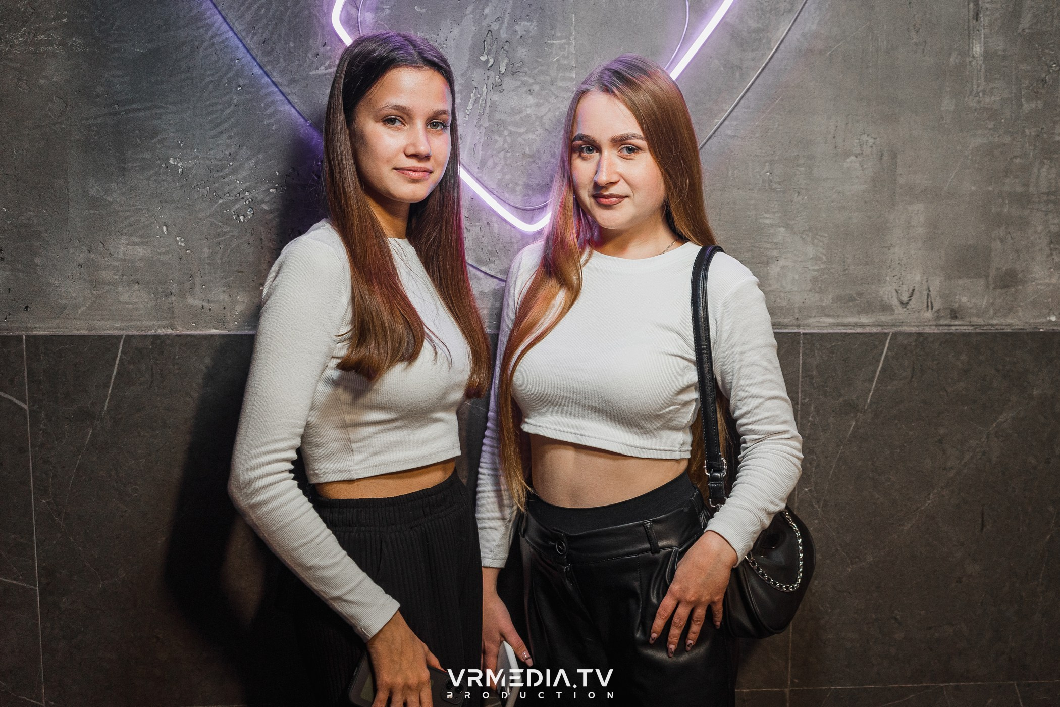 Бумажный дом в баре «Друзья»