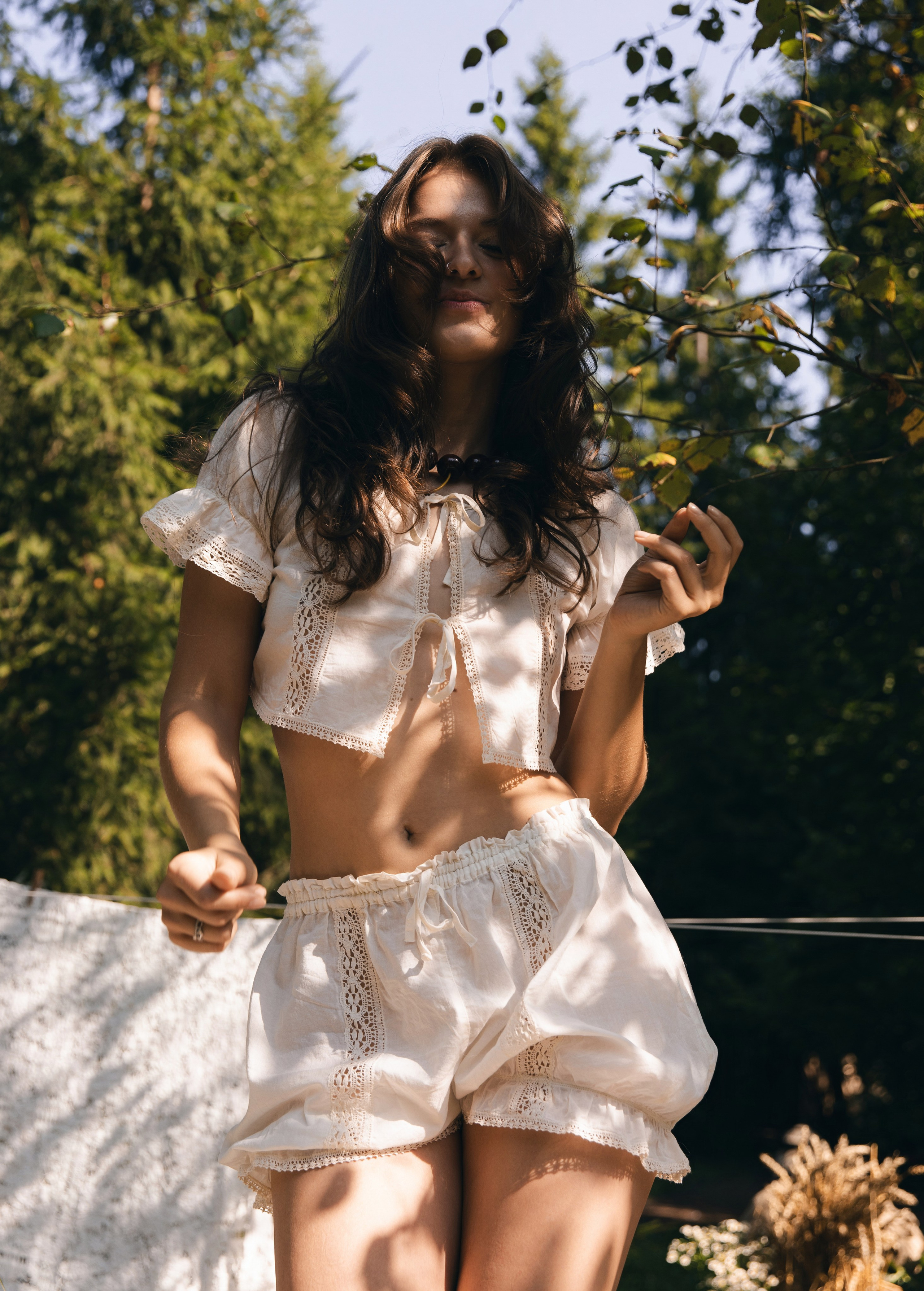 ПАРОЧКА В ЖЕЛТЫХ САПОЖКАХ С РАЙОНА