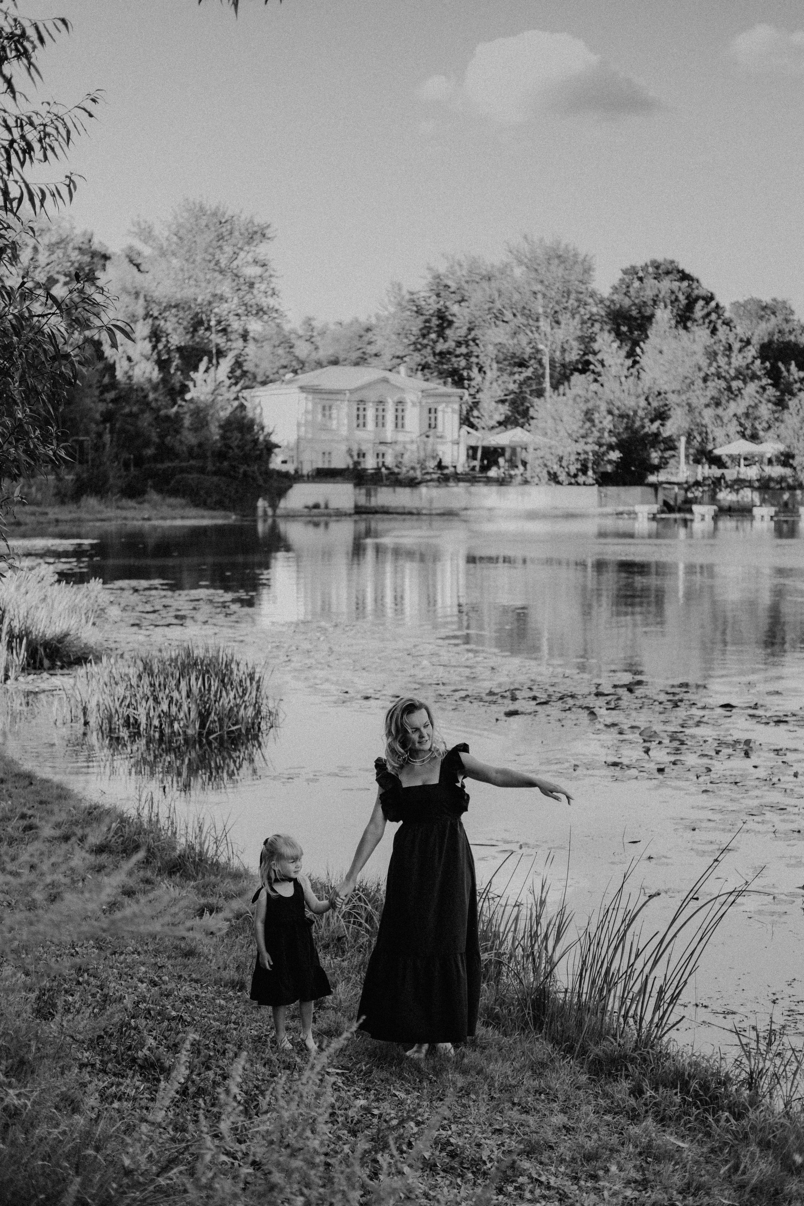 Фотосессия мамы и дочки на природе. Семейный фотограф в Москве Кристина Маркос