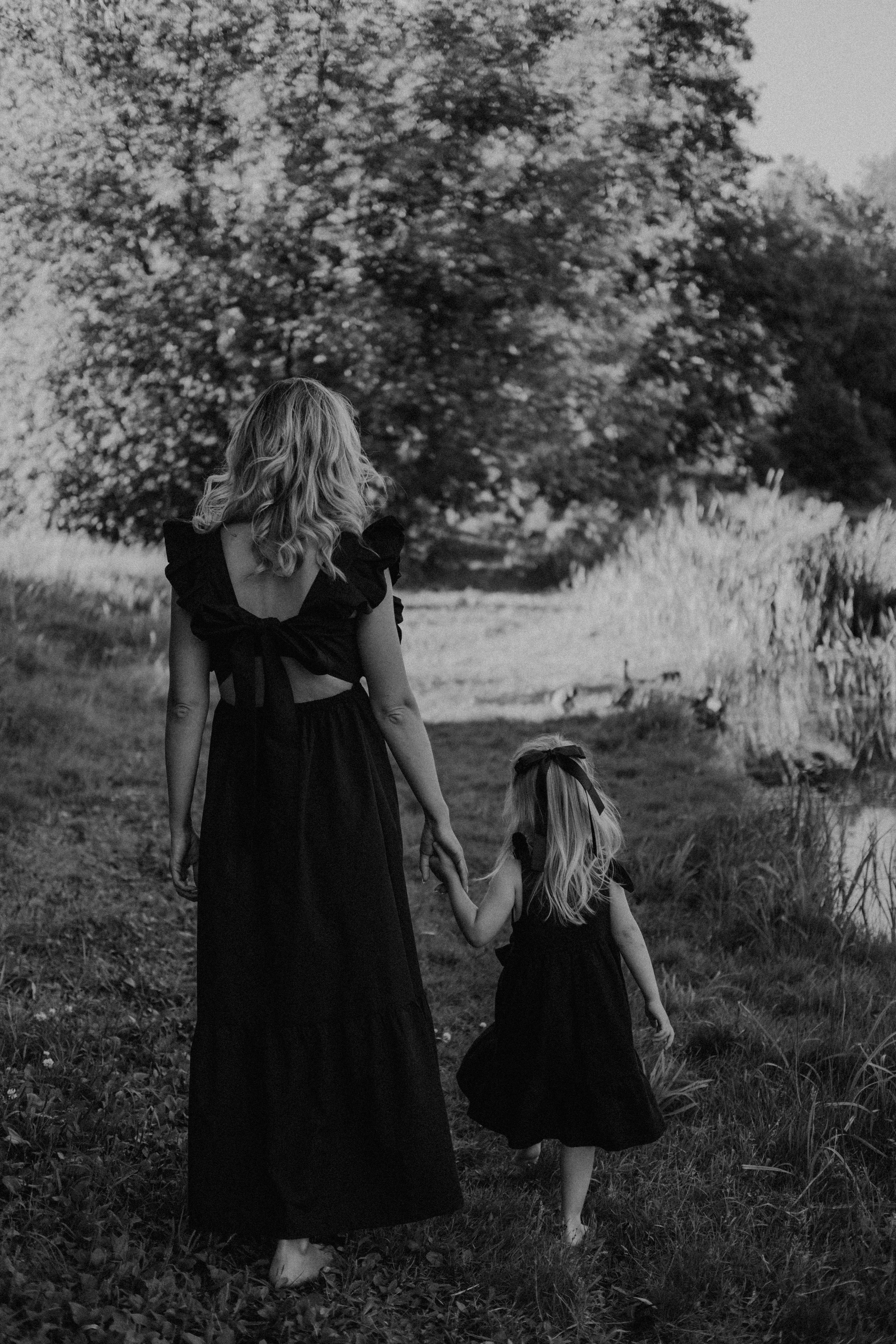 Фотосессия мамы и дочки на природе. Семейный фотограф в Москве Кристина Маркос