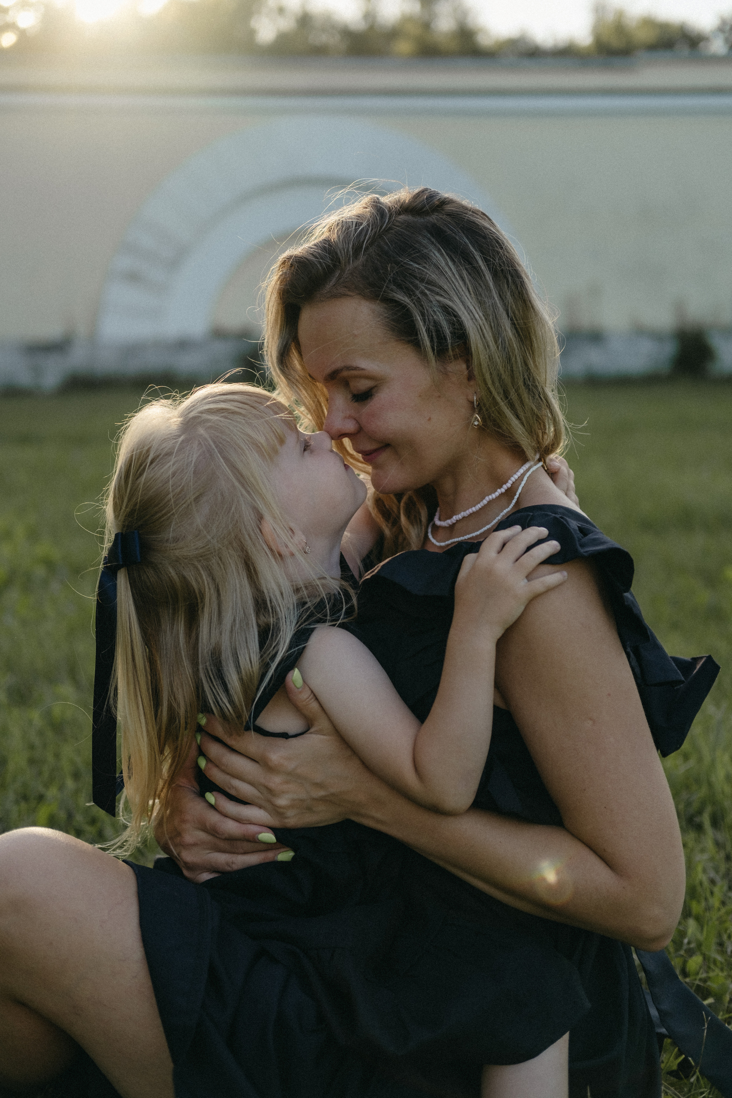 Фотосессия мамы и дочки на природе. Семейный фотограф в Москве Кристина Маркос