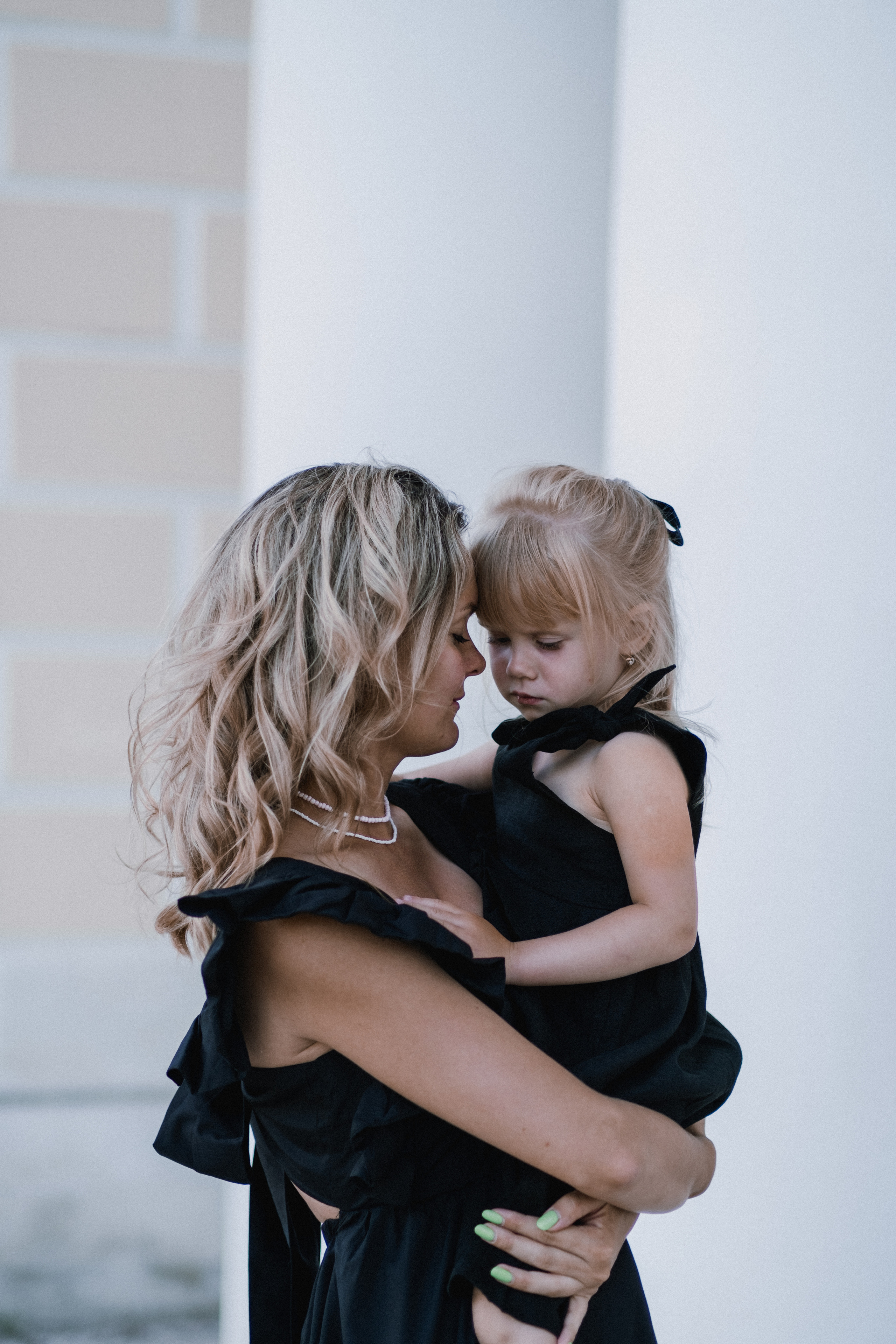 Фотосессия мамы и дочки на природе. Семейный фотограф в Москве Кристина Маркос