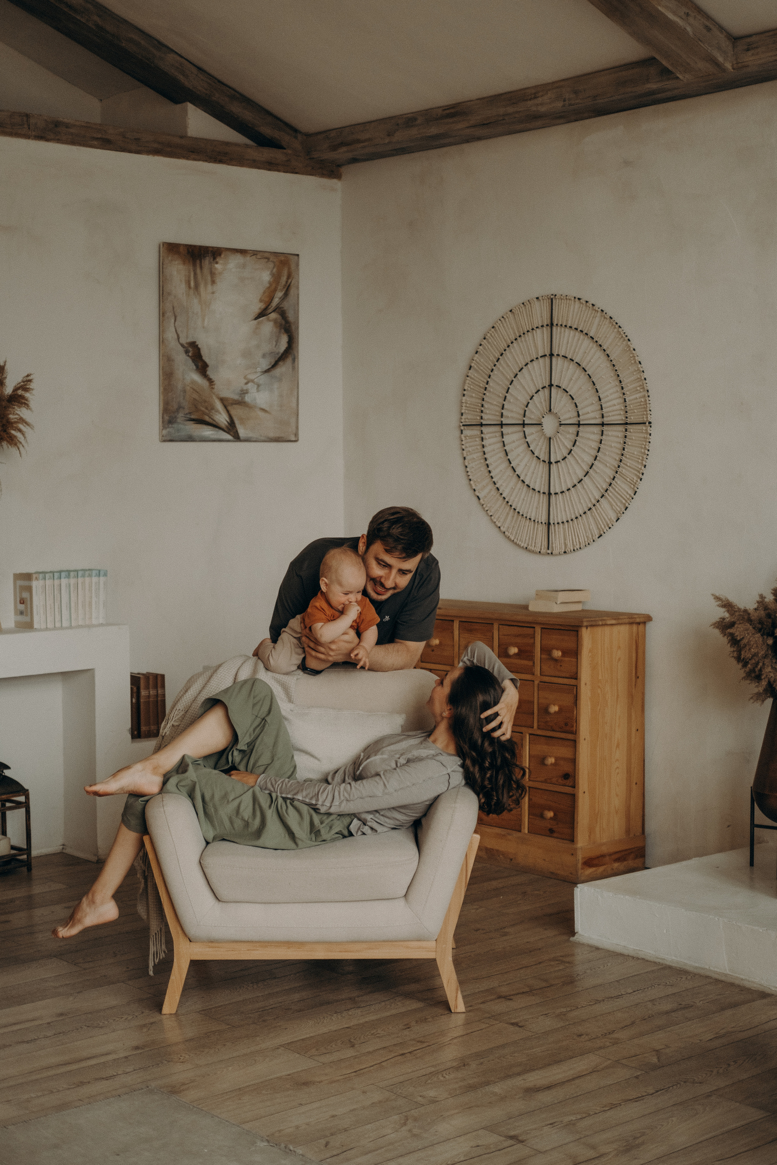 Мама папа и малыш дома фотосессия. Семейный фотограф в Москве Кристина Маркос