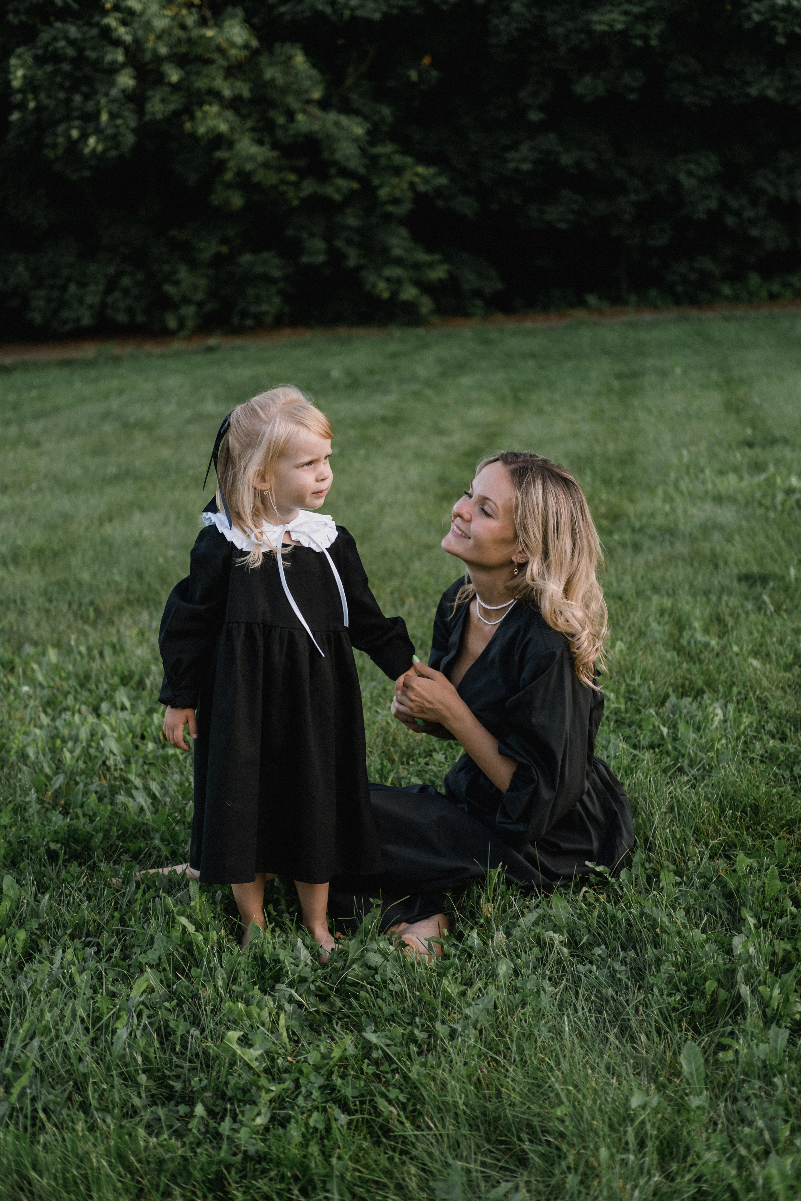 Фотосессия мамы и дочки на природе. Семейный фотограф в Москве Кристина Маркос