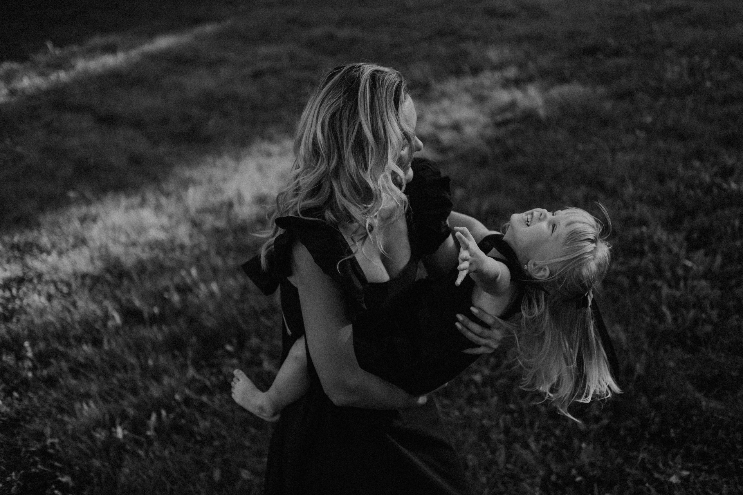 Фотосессия мамы и дочки на природе. Семейный фотограф в Москве Кристина Маркос