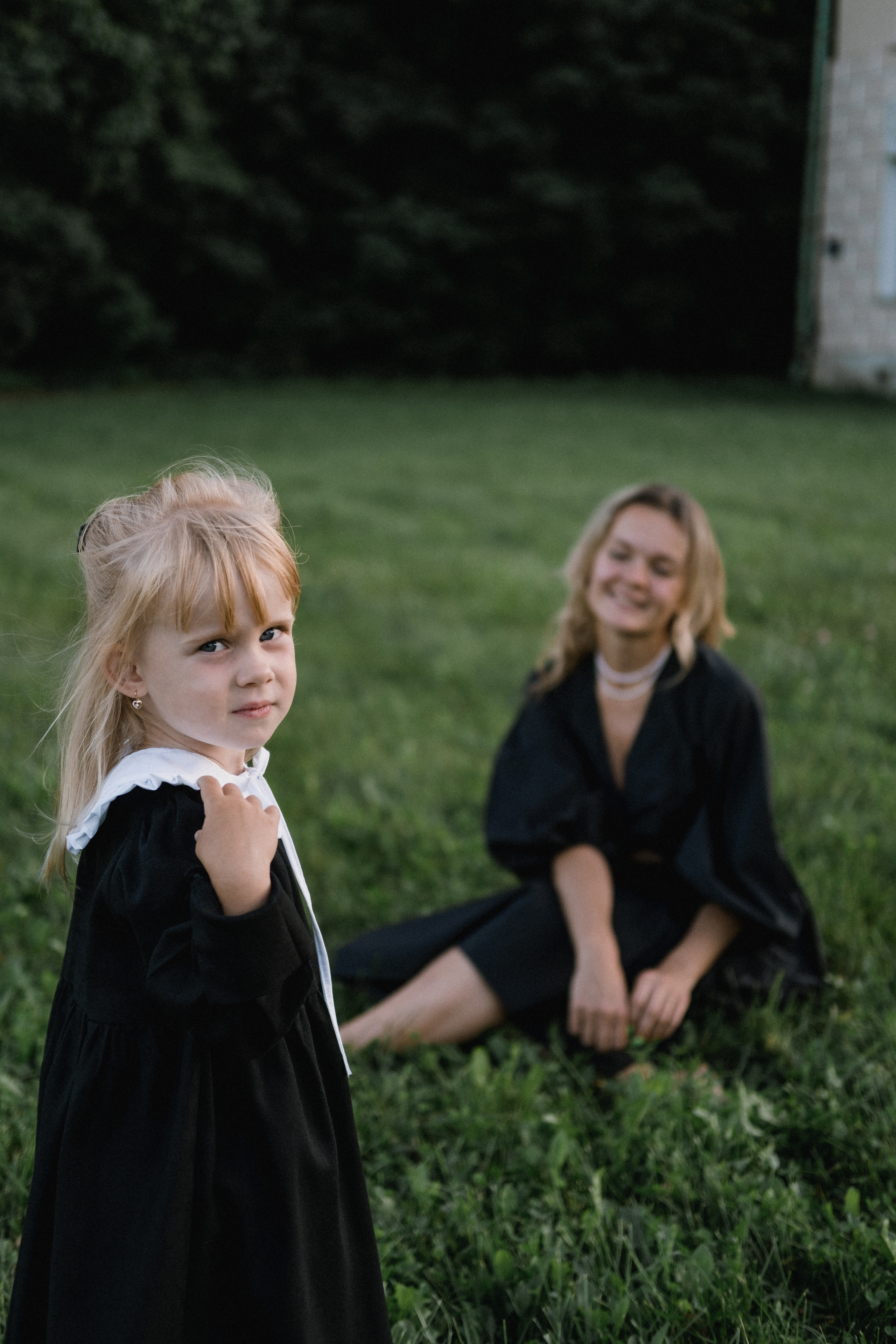 Фотосессия мамы и дочки на природе. Семейный фотограф в Москве Кристина Маркос