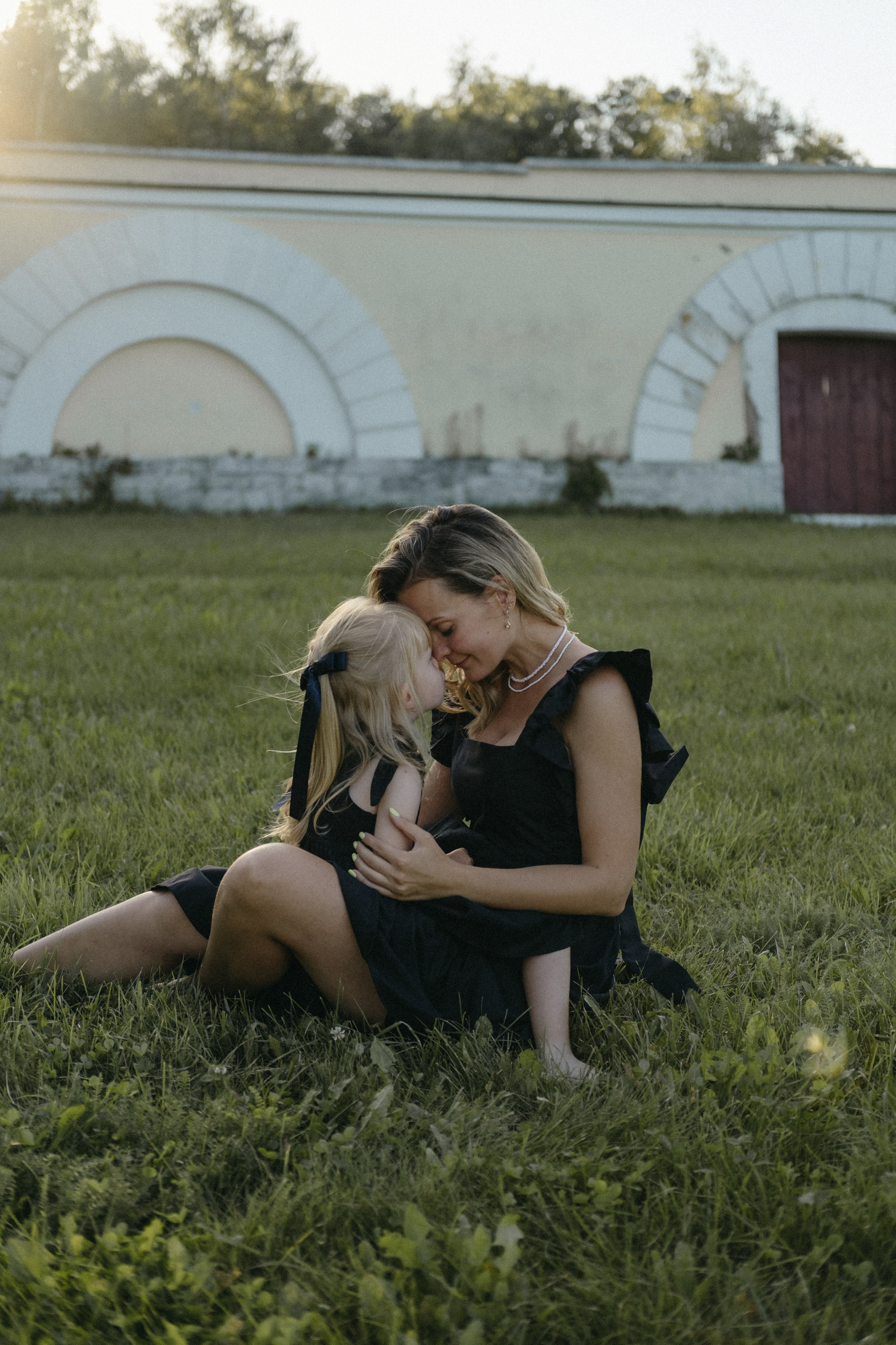 Фотосессия мамы и дочки на природе. Семейный фотограф в Москве Кристина Маркос