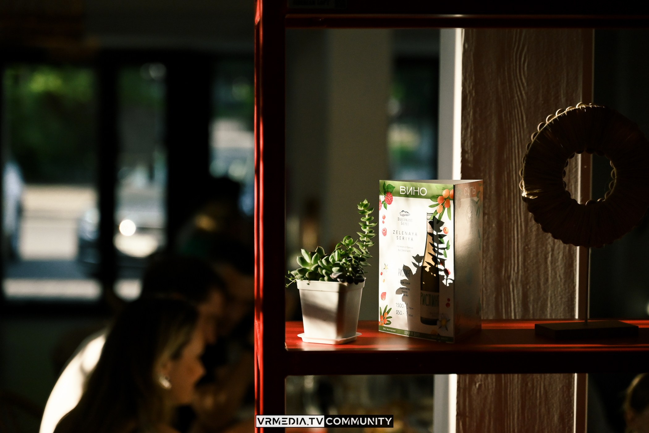 Ресторан «Volna»: Вокальный вечер на летней веранде «Хочу на дачу»