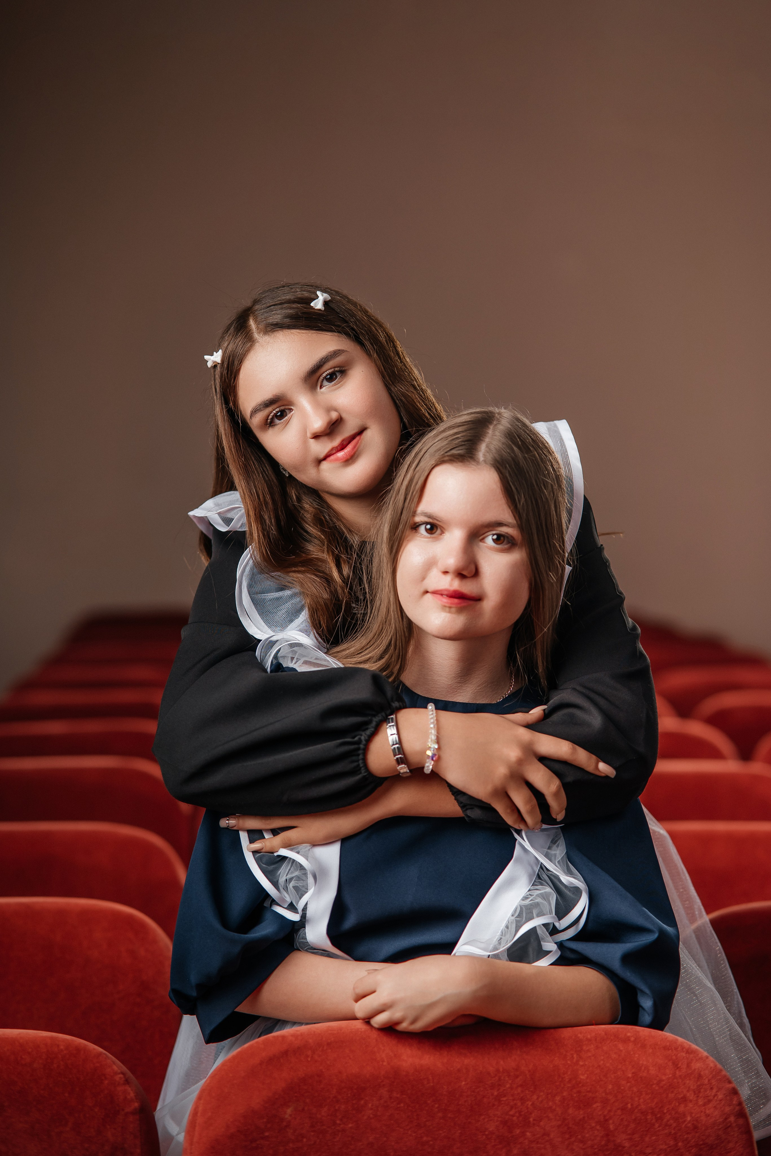 Классическая классика. Школьный фотограф в Валуйках. Фотосессии для выпускников и изготовление выпускных альбомов в городе Валуйки и в Белгородской области