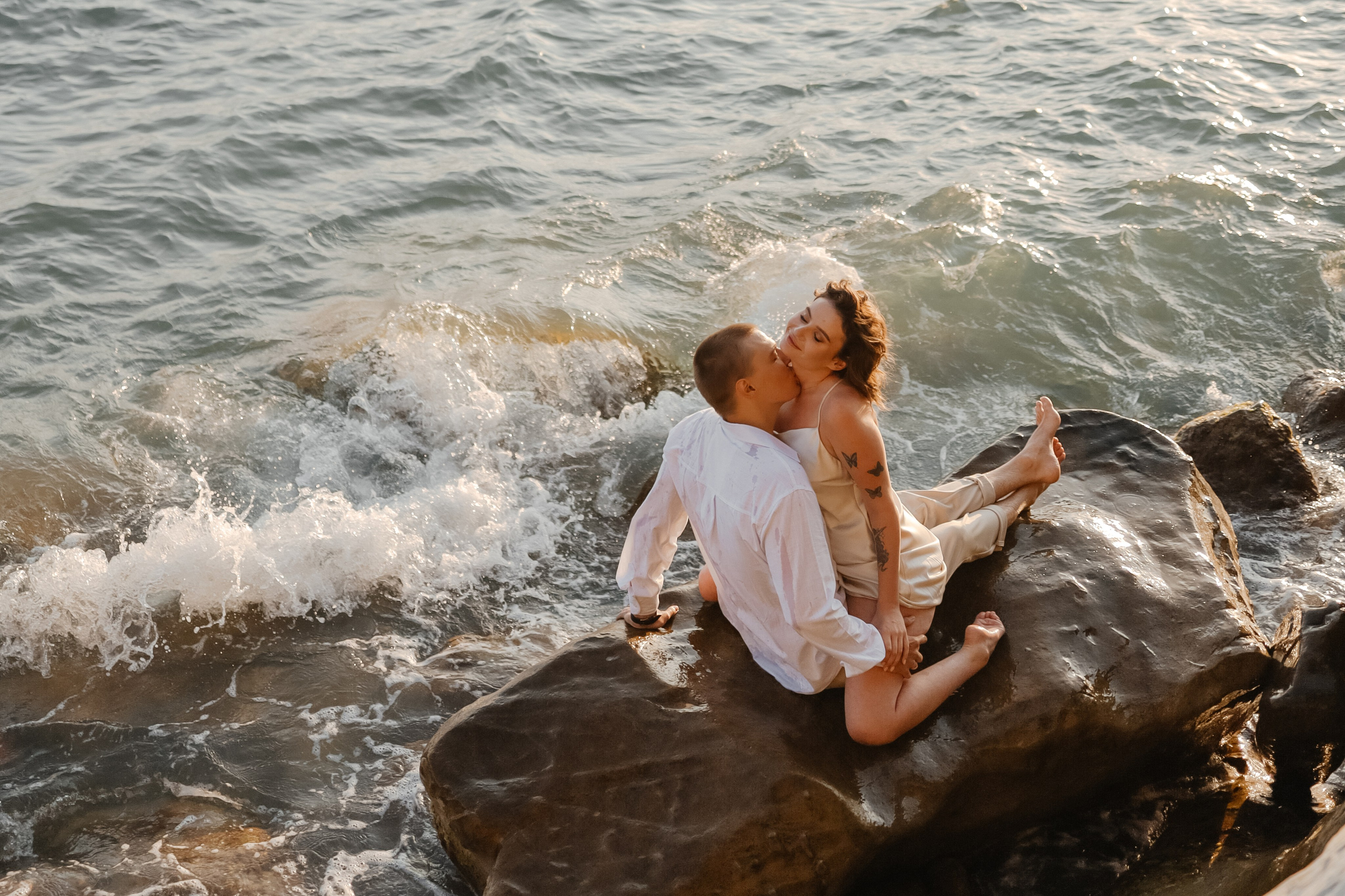 История любви на живописных скалах. Семейный и портретный фотограф в Геленджике Любовь Бодрова