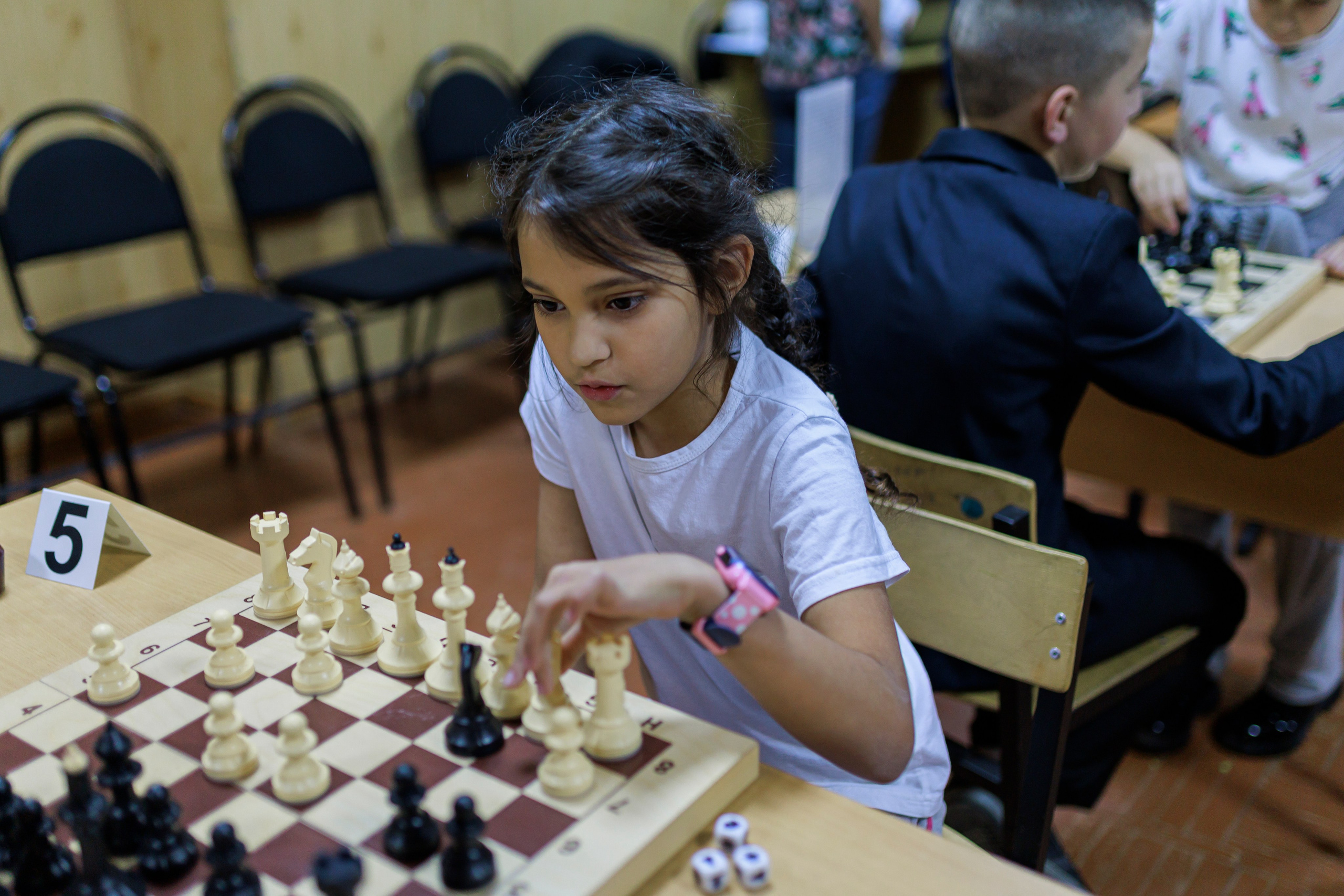 Репортажная сьёмка игры в шахматы в детском доме. Семейный и детский фотограф в Рязани Васюгова Мария