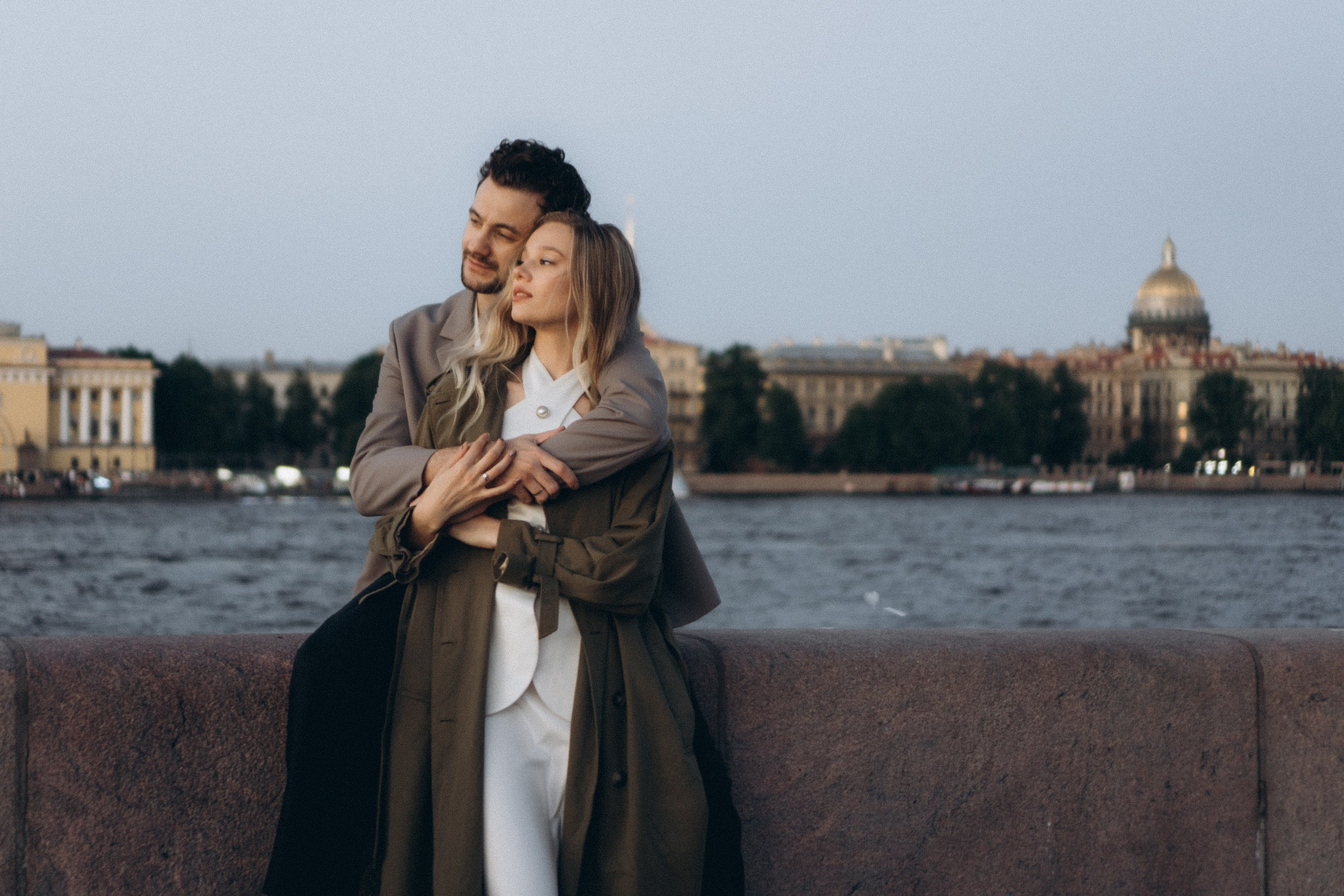 СВАДЕБНАЯ СЬЕМКА ПАРЫ НА РАССВЕТЕ В БЕЛЫЕ НОЧИ И ПРОГУЛКА С РАЗВОДНЫМИ МОСТАМИ И ПИКНИК ВОЗЛЕ ИСАКИЕВСКОГО СОБОРА. Профессиональный фотограф, Санкт-Петербург — Виктория Богомолова
