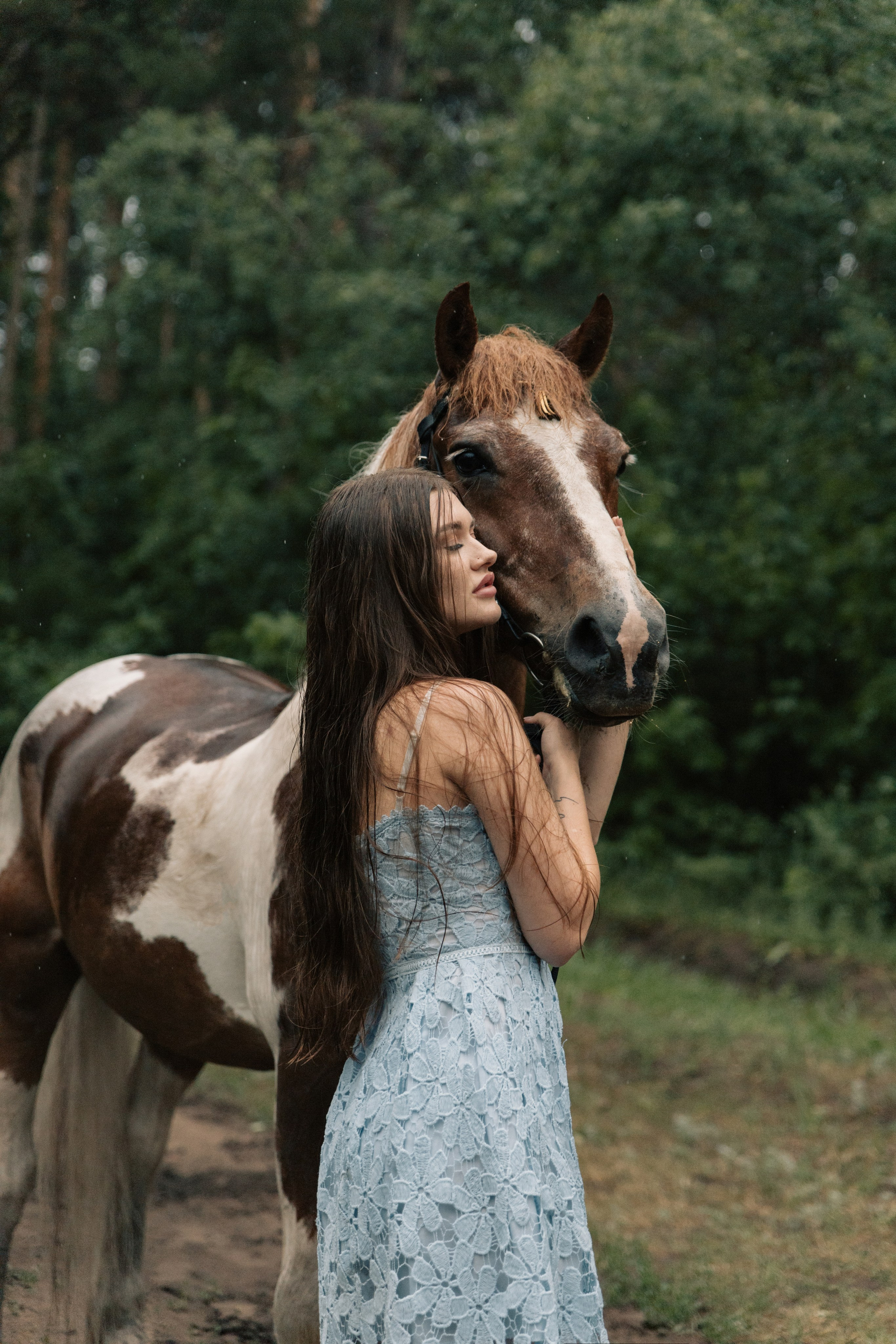 Съемка с лошадью под дождем. Семейный и конный фотограф в Краснодарском крае и Адыгее