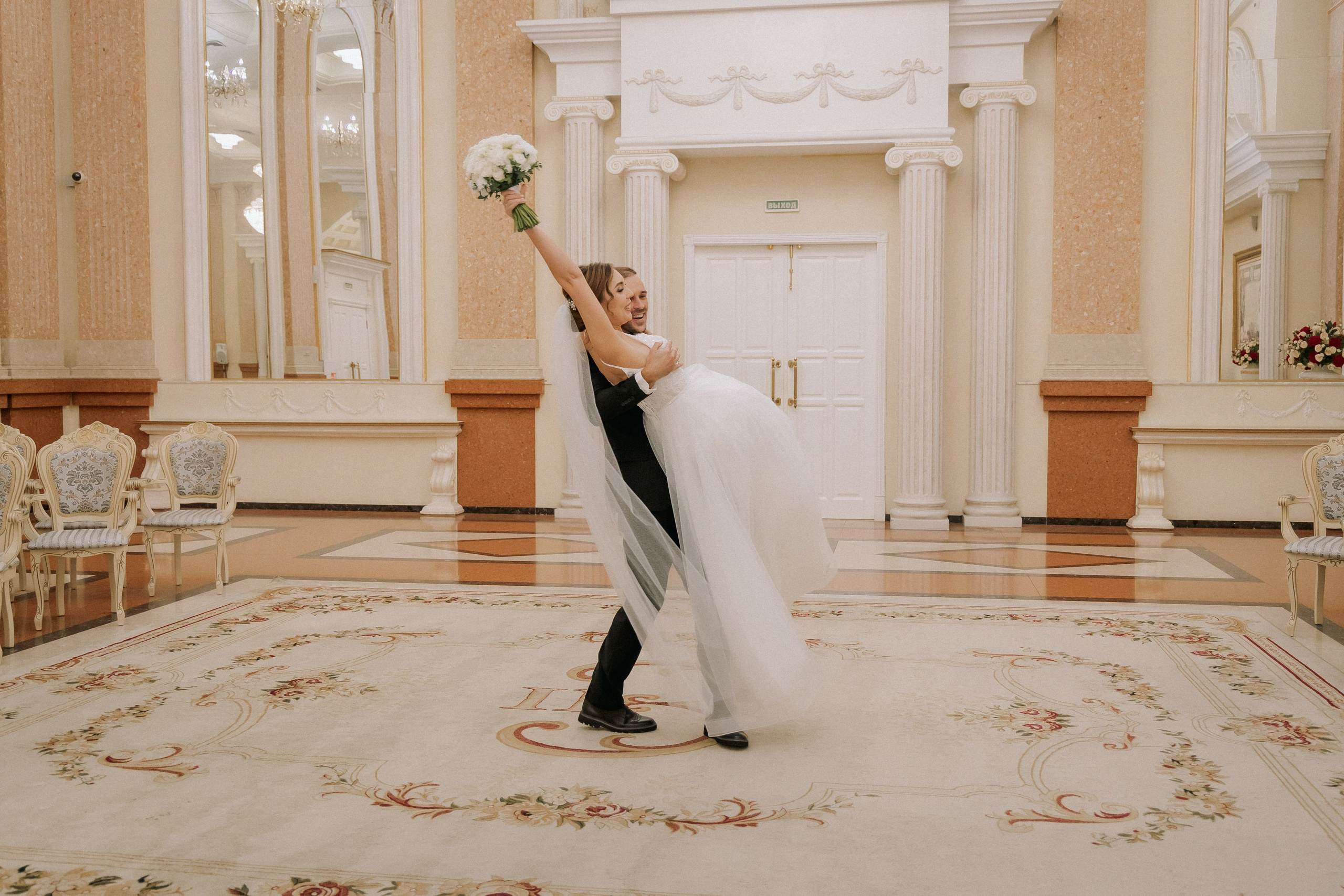 Свадебная прогулка Екатерины и Евгения. Свадебная фотография. Арина Рубах