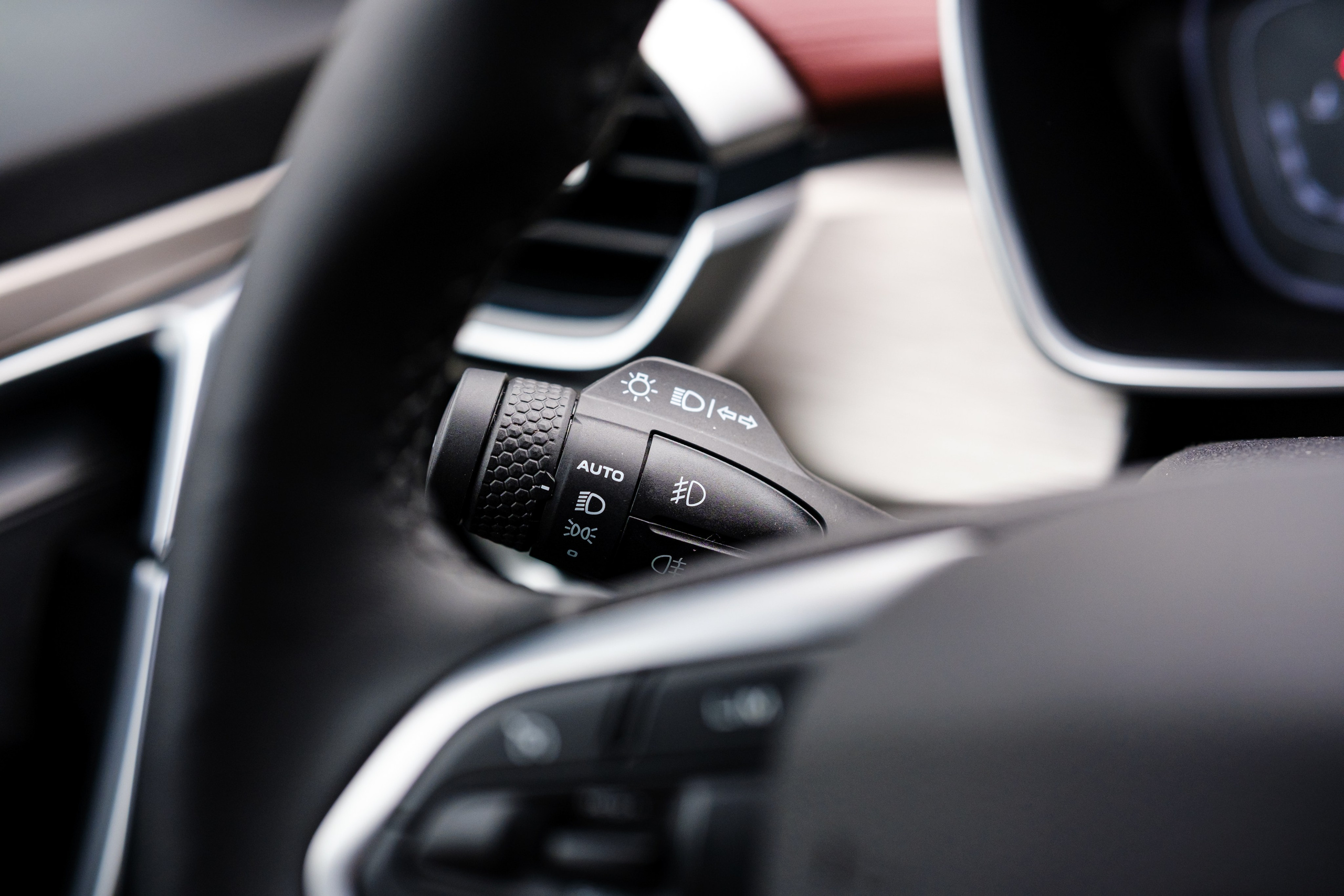 Belgee X50 — твой яркий акцент в сером потоке. Сайт фотографа Дмитрия Батенёва