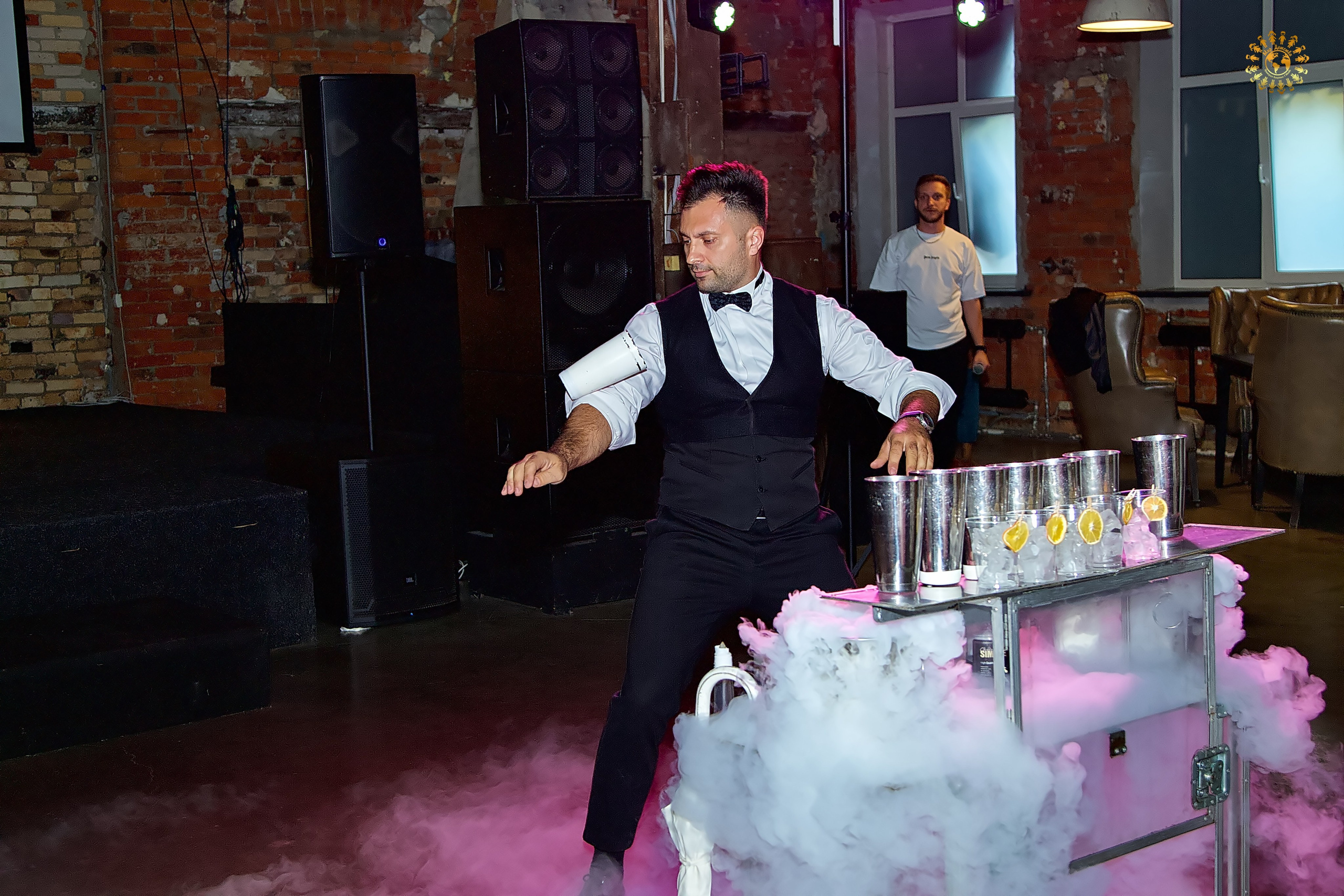 Выпускной 2023 (9-й класс, школа № 46). Loft Urban. Москва. Репортажная съемка в Москве и области. Анималистика