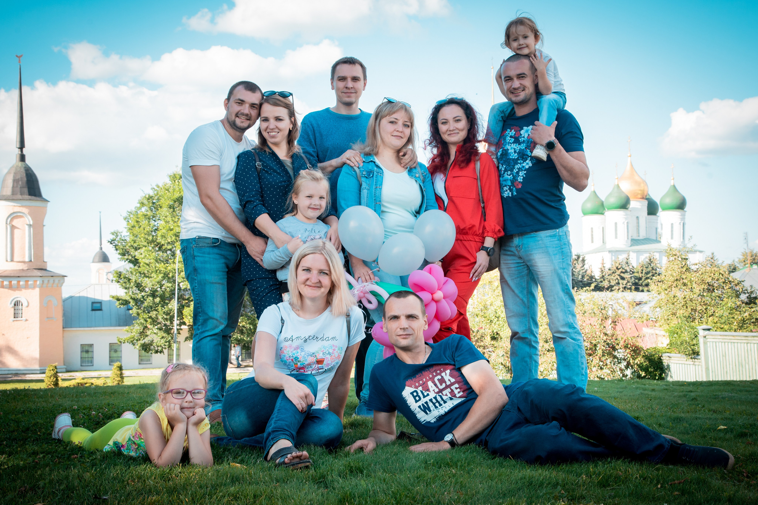 Большая компания. Команда фотографов и дизайнеров в Егорьевске