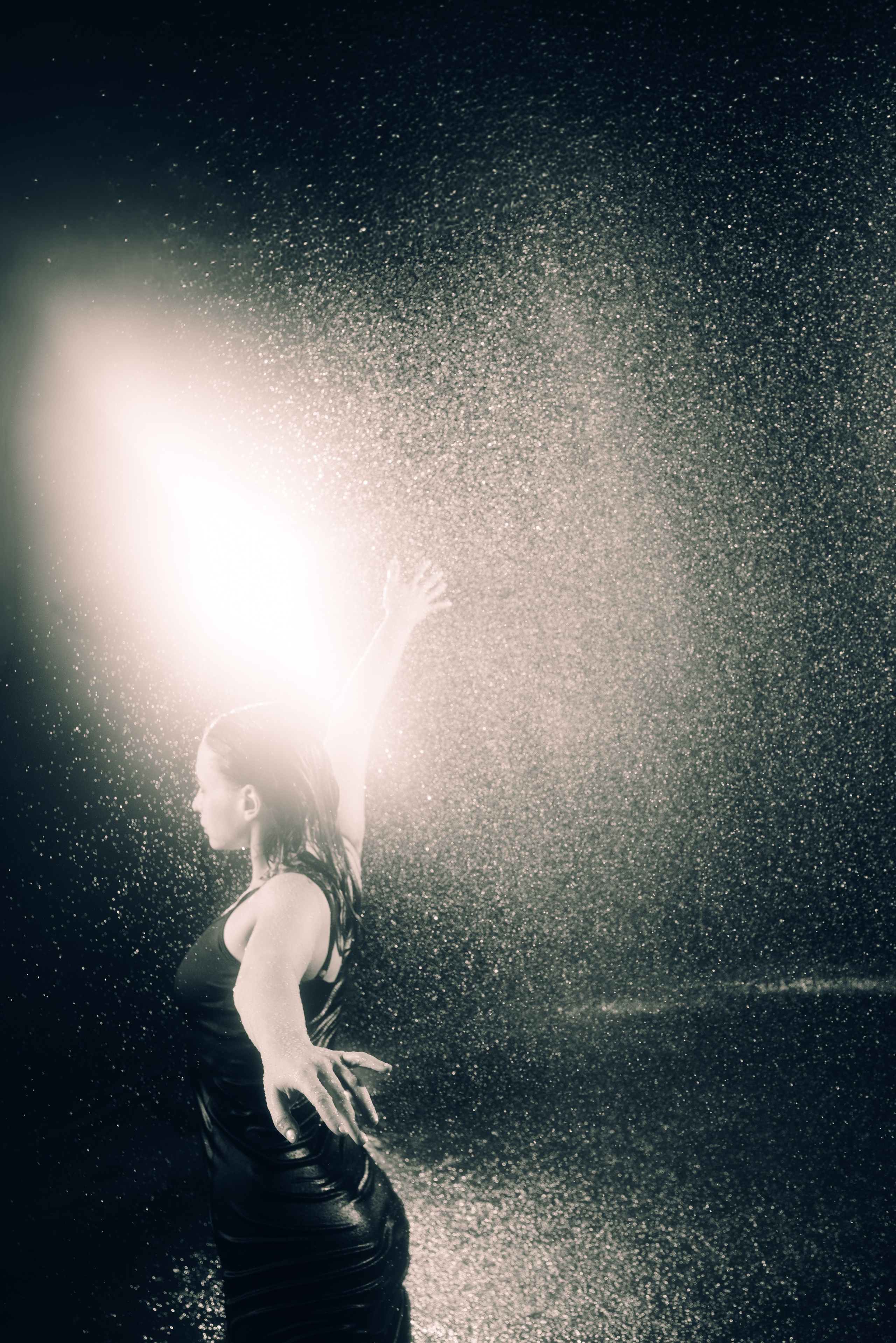 Съёмка в фотостудии с дождём. Фотоведьма Дарья Нечинская