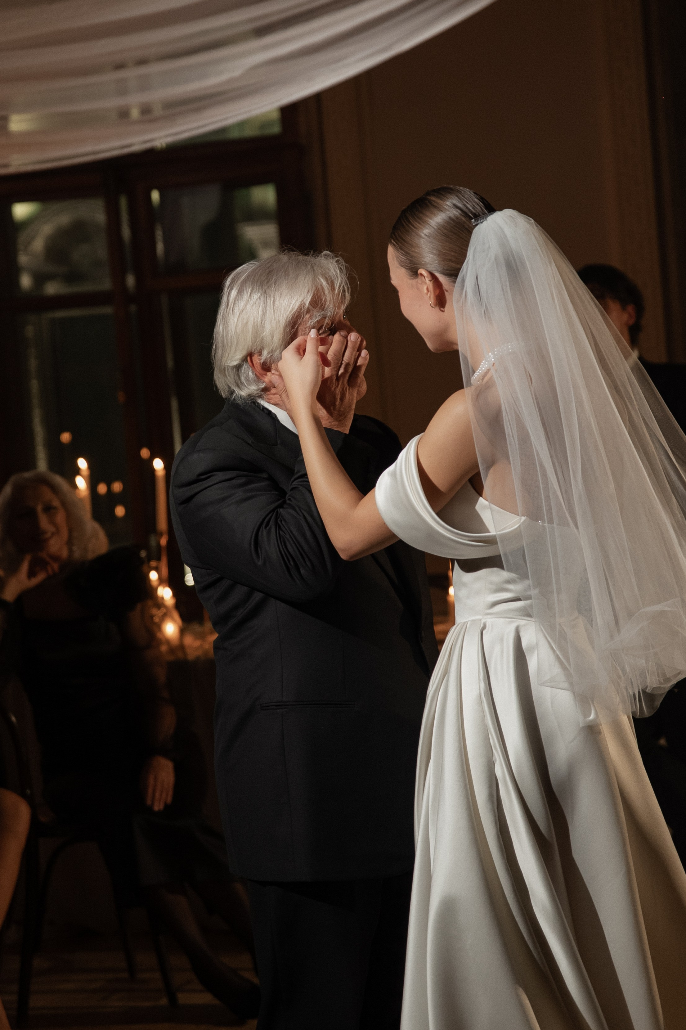 Камерный свадебный ужин при свечах в старинном особняке в фотостудии 21. Kult. Ярослава Ерина — свадебный фотограф в Москве