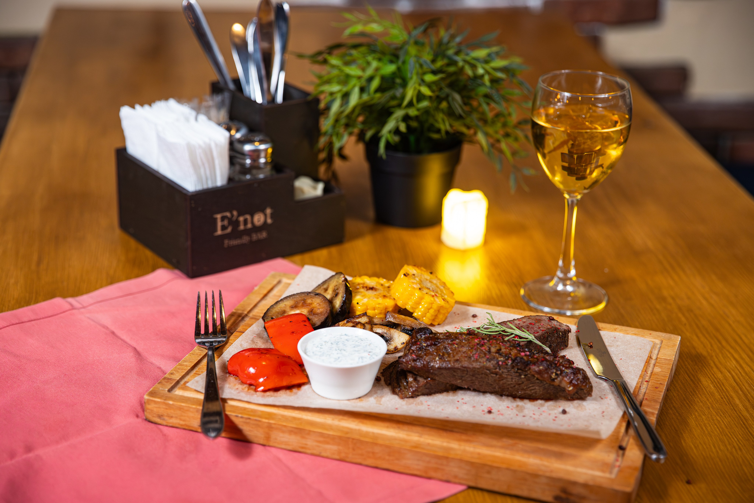 Бар Енот Романово 28. Фотограф Александр Поздняков  Новосибирск