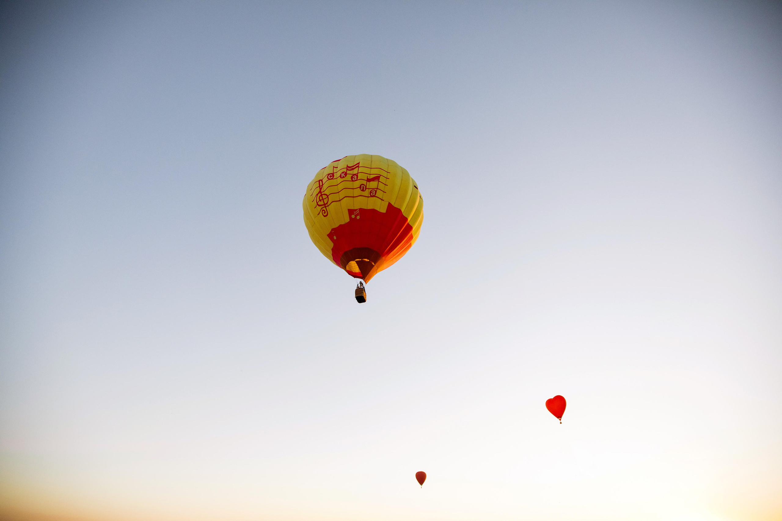 На большом воздушном шаре. Лиза Каражова