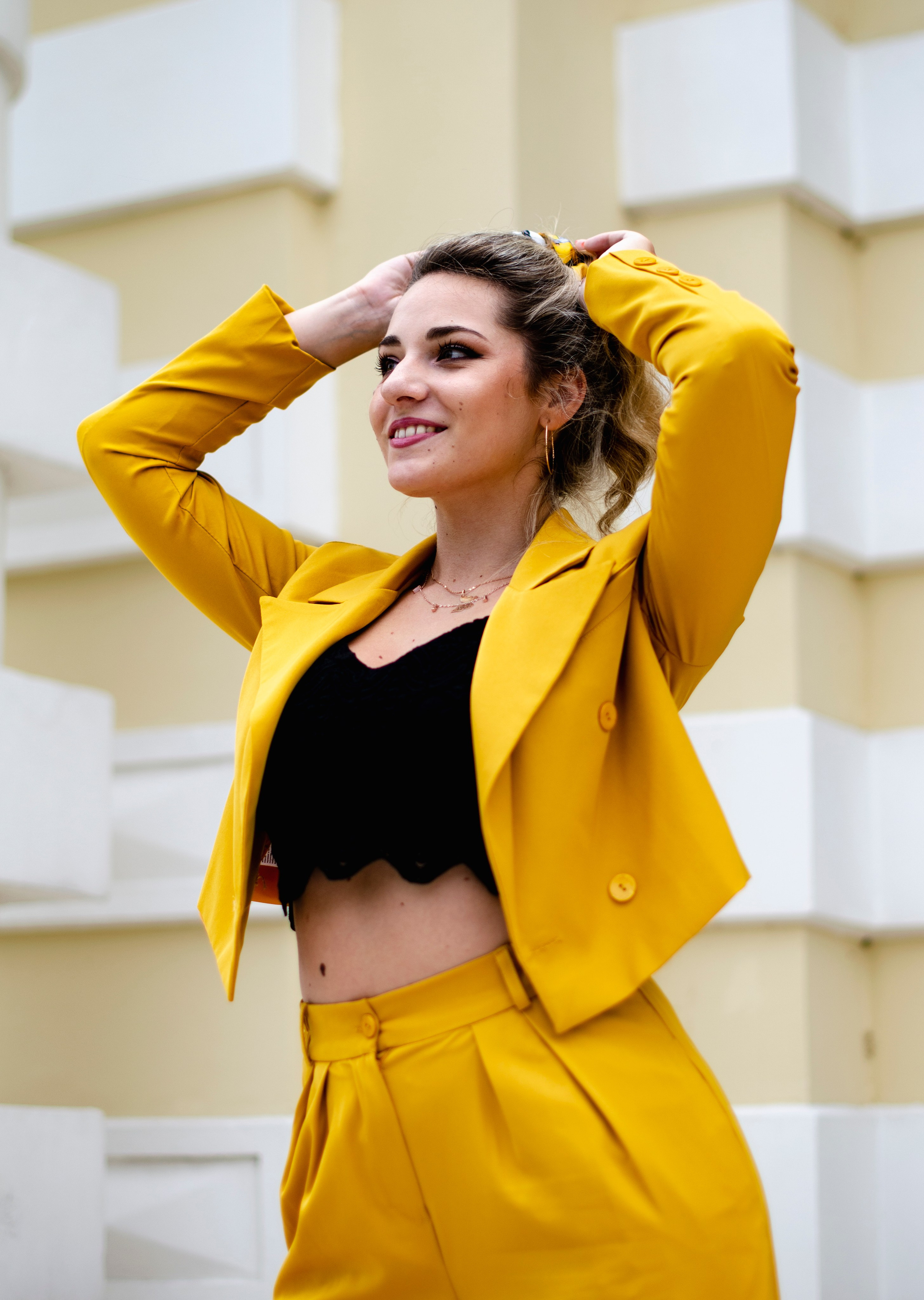 Park, woman in yellow, nature. Family, portrait, content photo in Costa Rica Evgeniya Besprozvannykh