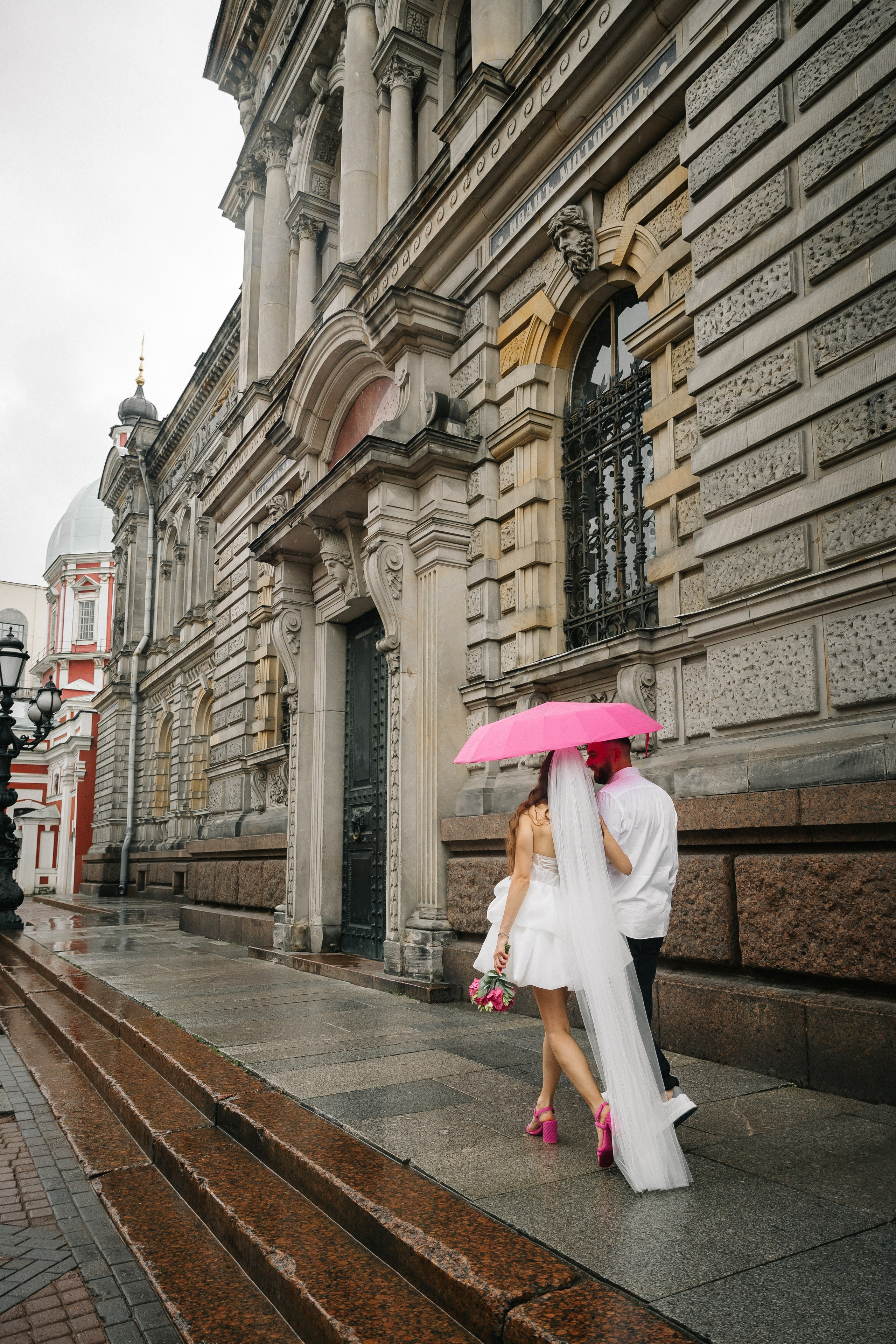 ДВОРЕЦ № 2 | Июль, кабриолет, академия Штиглица. Свадебный фотограф в Санкт-Петербурге Полина Корзухина