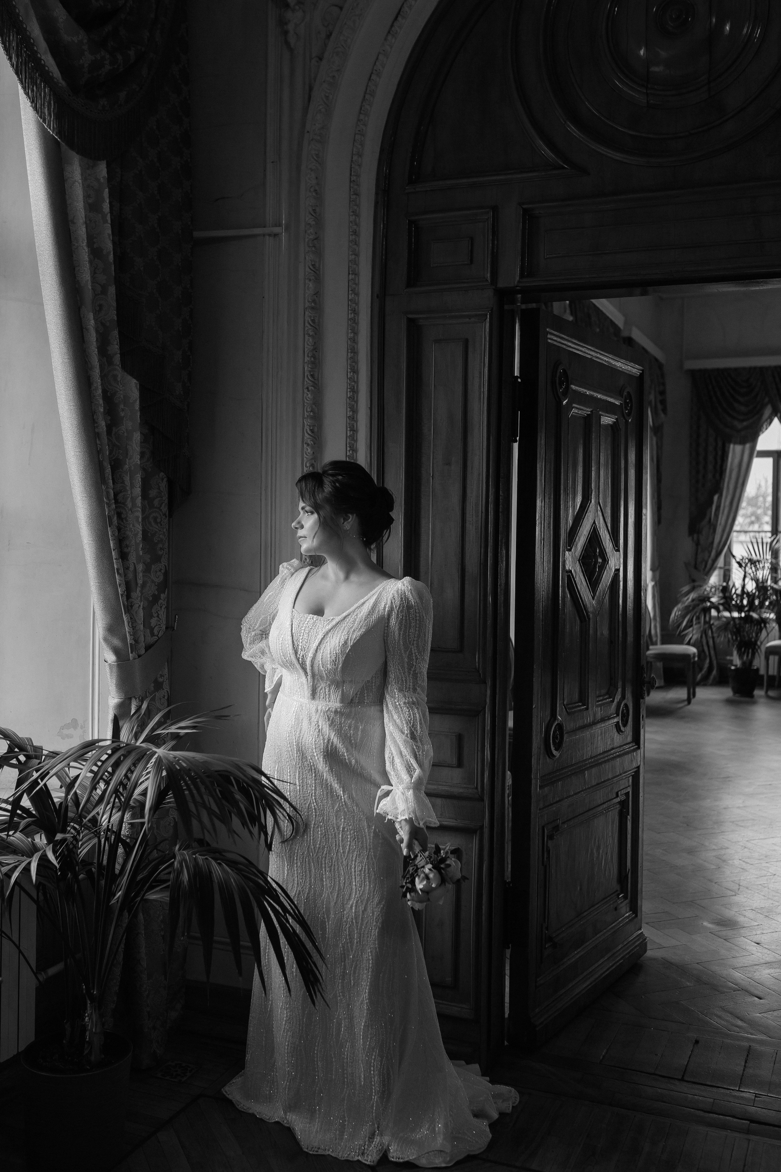 Свадебная фотосессия в Пушкинской библиотеке. Фото Радости. Свадебный и семейный фотограф в Москве Юлия Самойлова